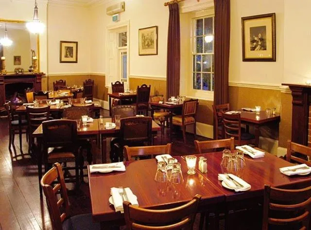 Restaurant/places to eat in Rose & Crown Hotel