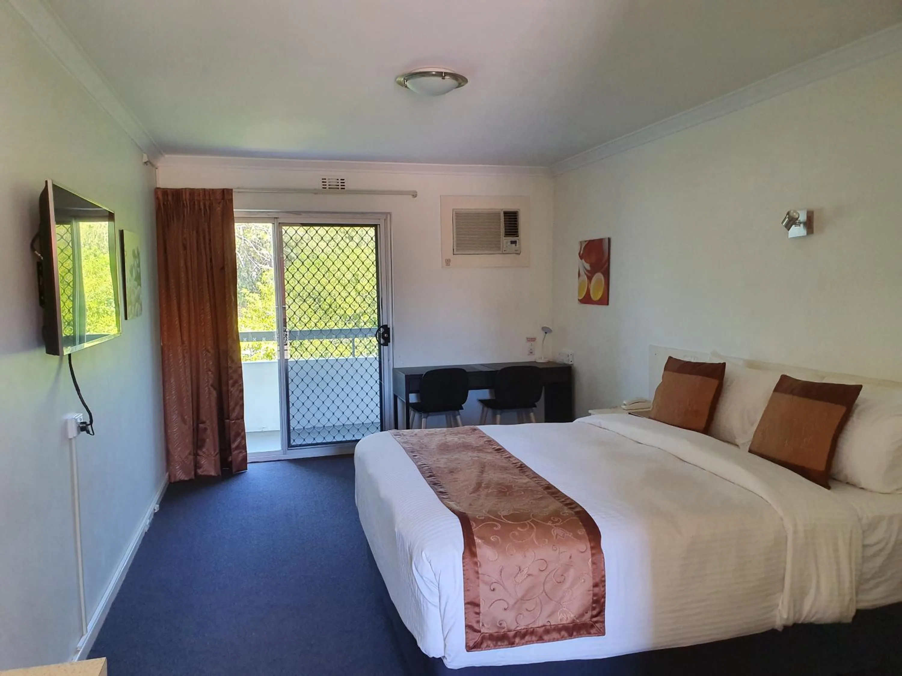 Bedroom, Bed in Econo Lodge Rivervale