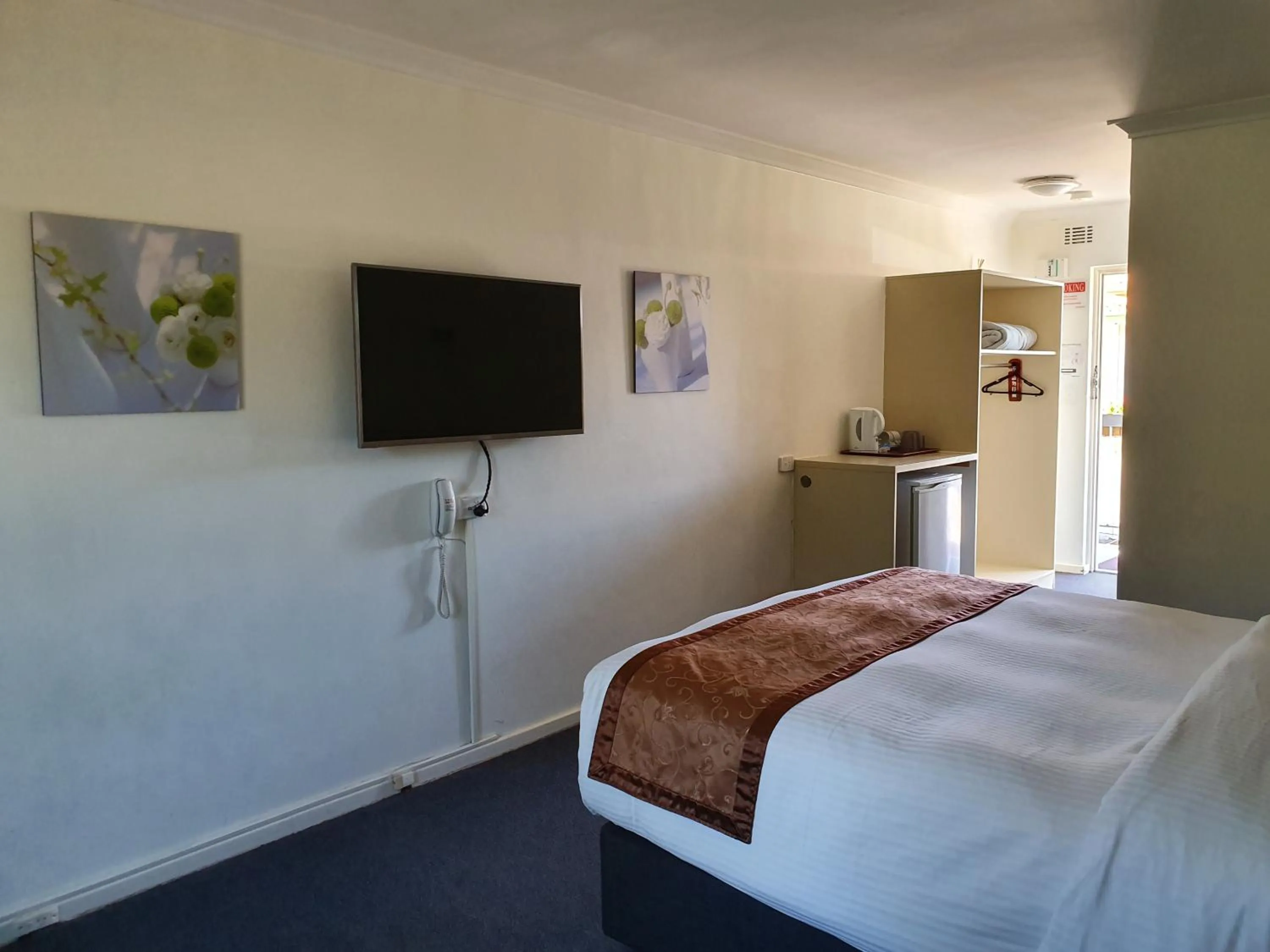 Bed in Econo Lodge Rivervale