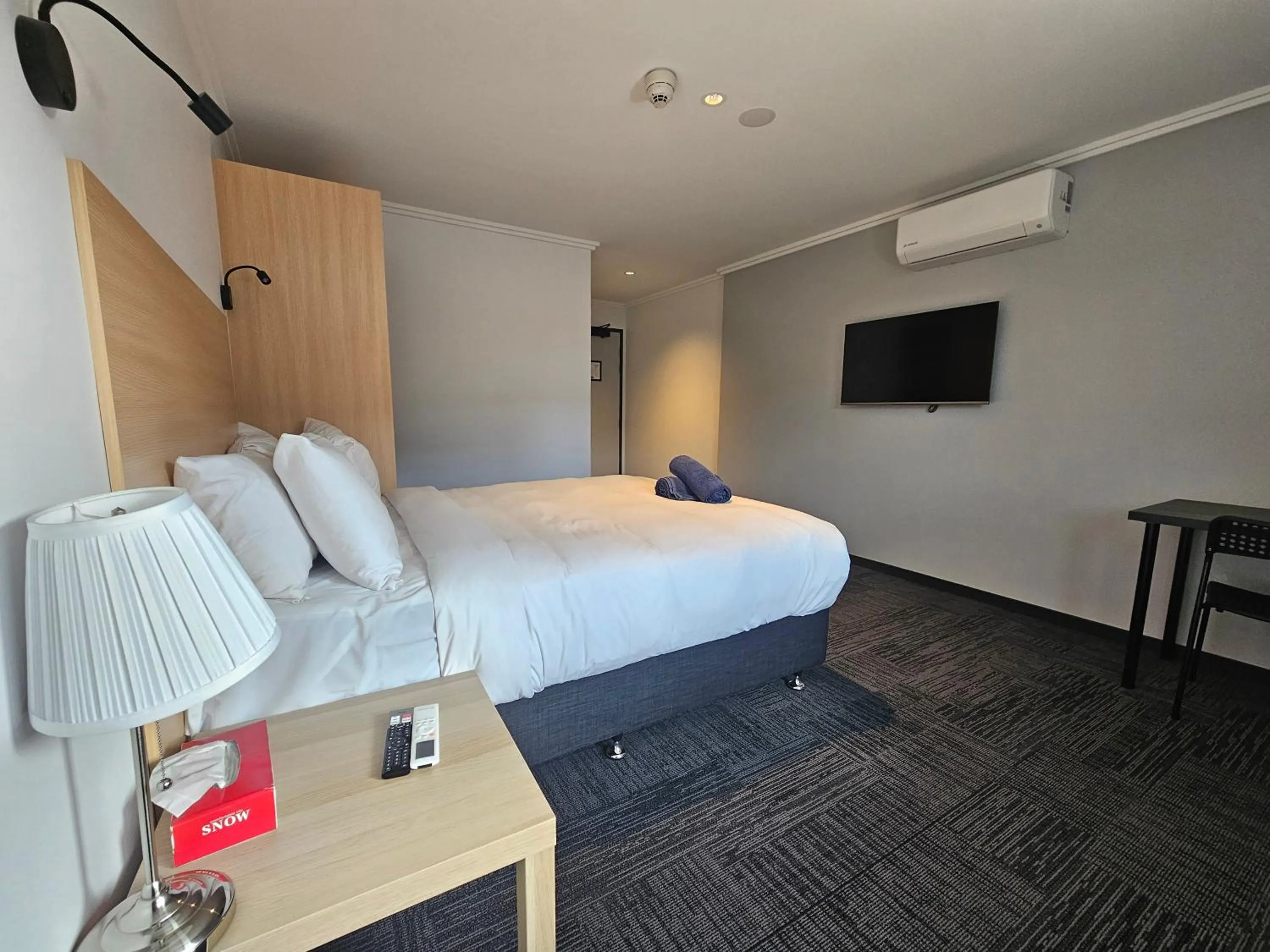 Bedroom, Bed in Econo Lodge Rivervale