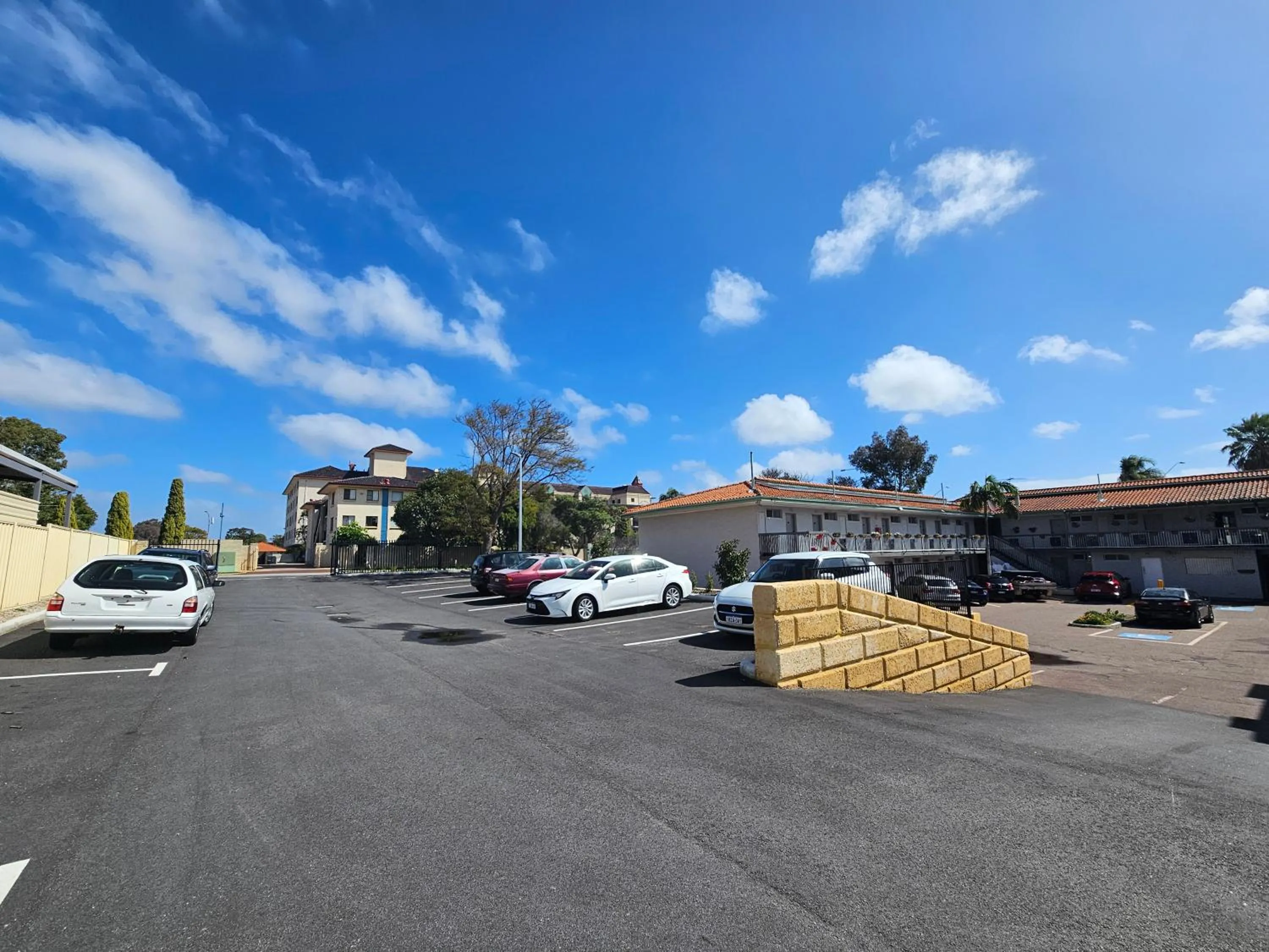 Parking in Econo Lodge Rivervale