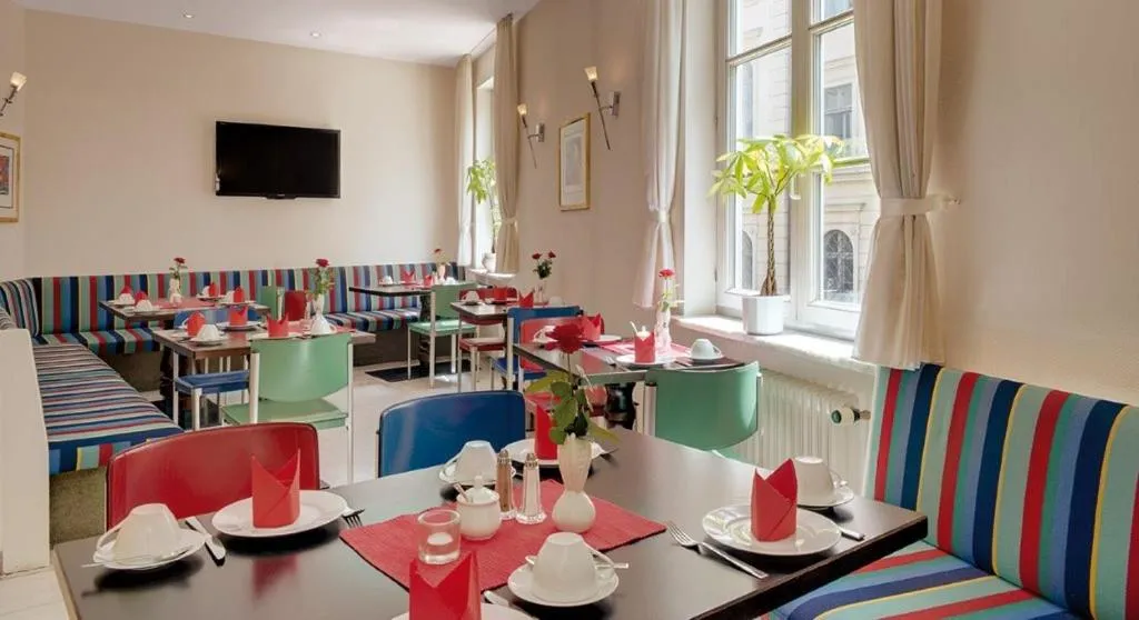 Restaurant/places to eat in Hotel am Rathaus