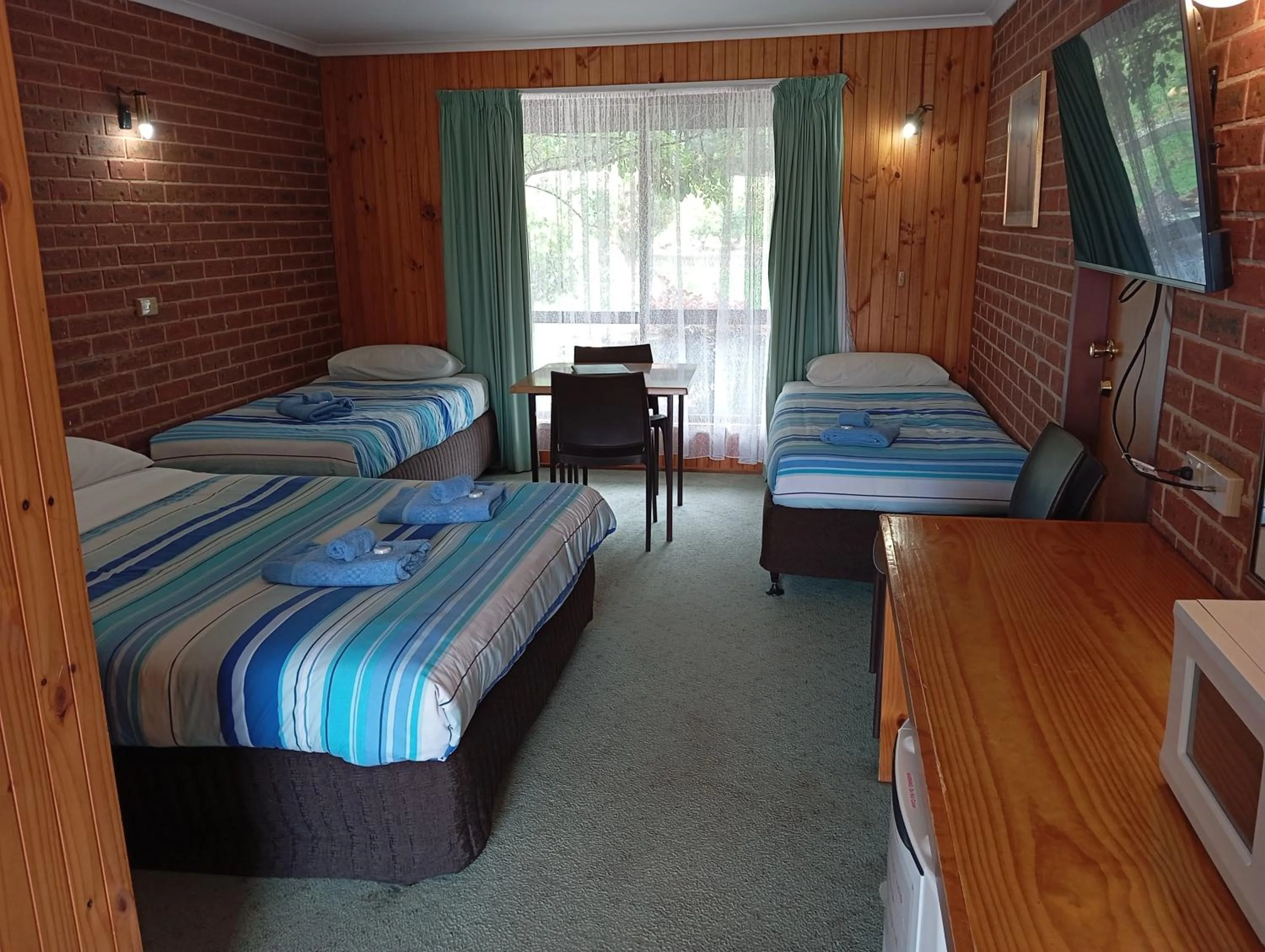 TV and multimedia, Bed in Orbost Country Road Motor Inn