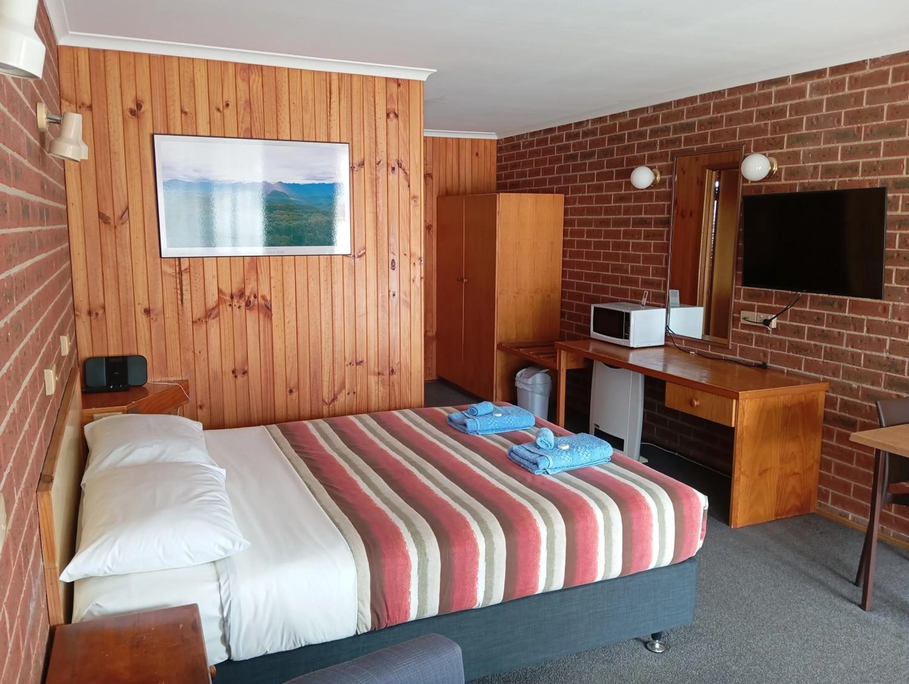 TV and multimedia, Bed in Orbost Country Road Motor Inn
