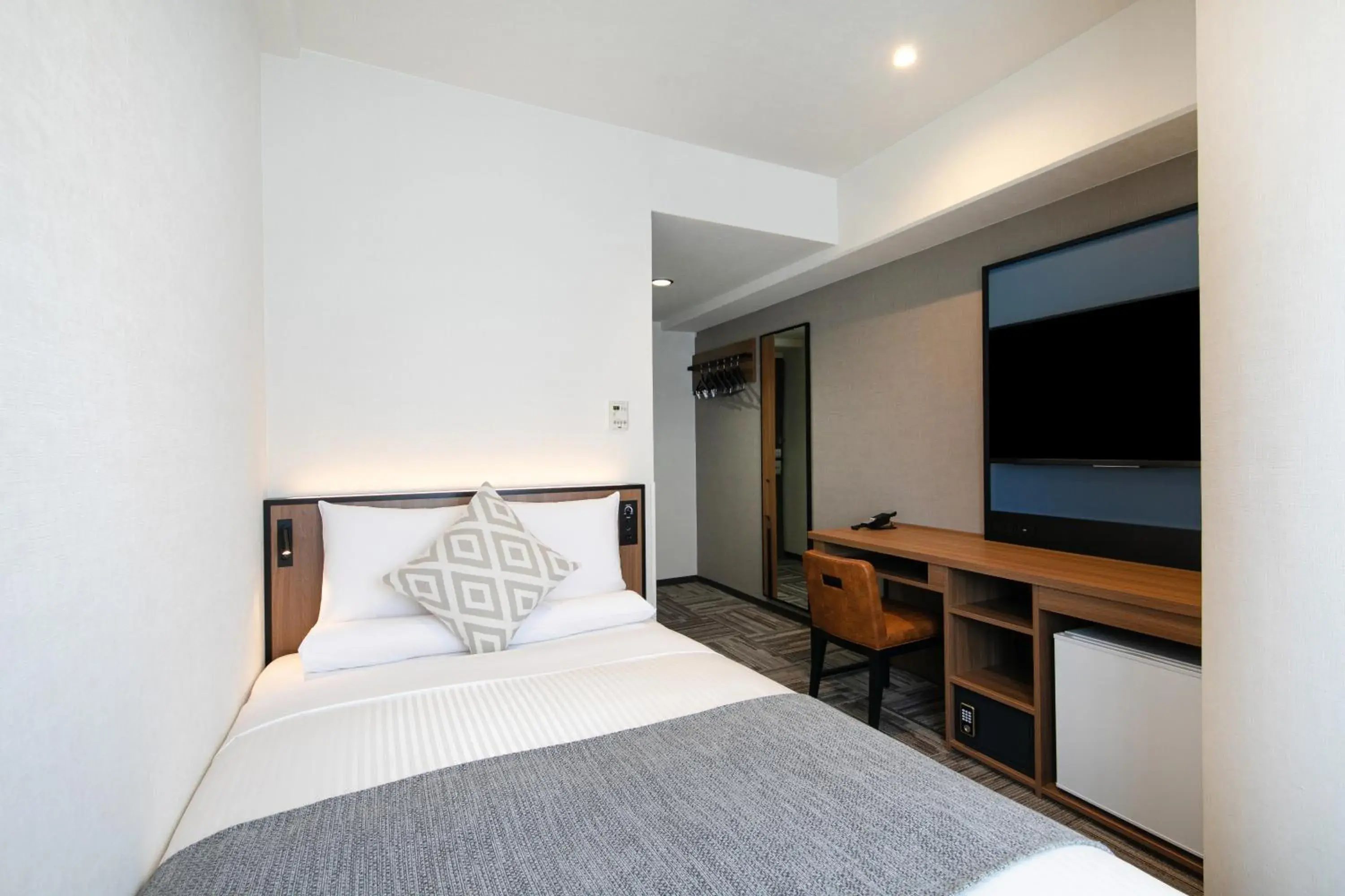 Standard Semi Double Room - Smoking in HOTEL MYSTAYS Kumamoto Riverside Standard Semi Double Room - Smoking in HOTEL MYSTAYS Kumamoto Riverside