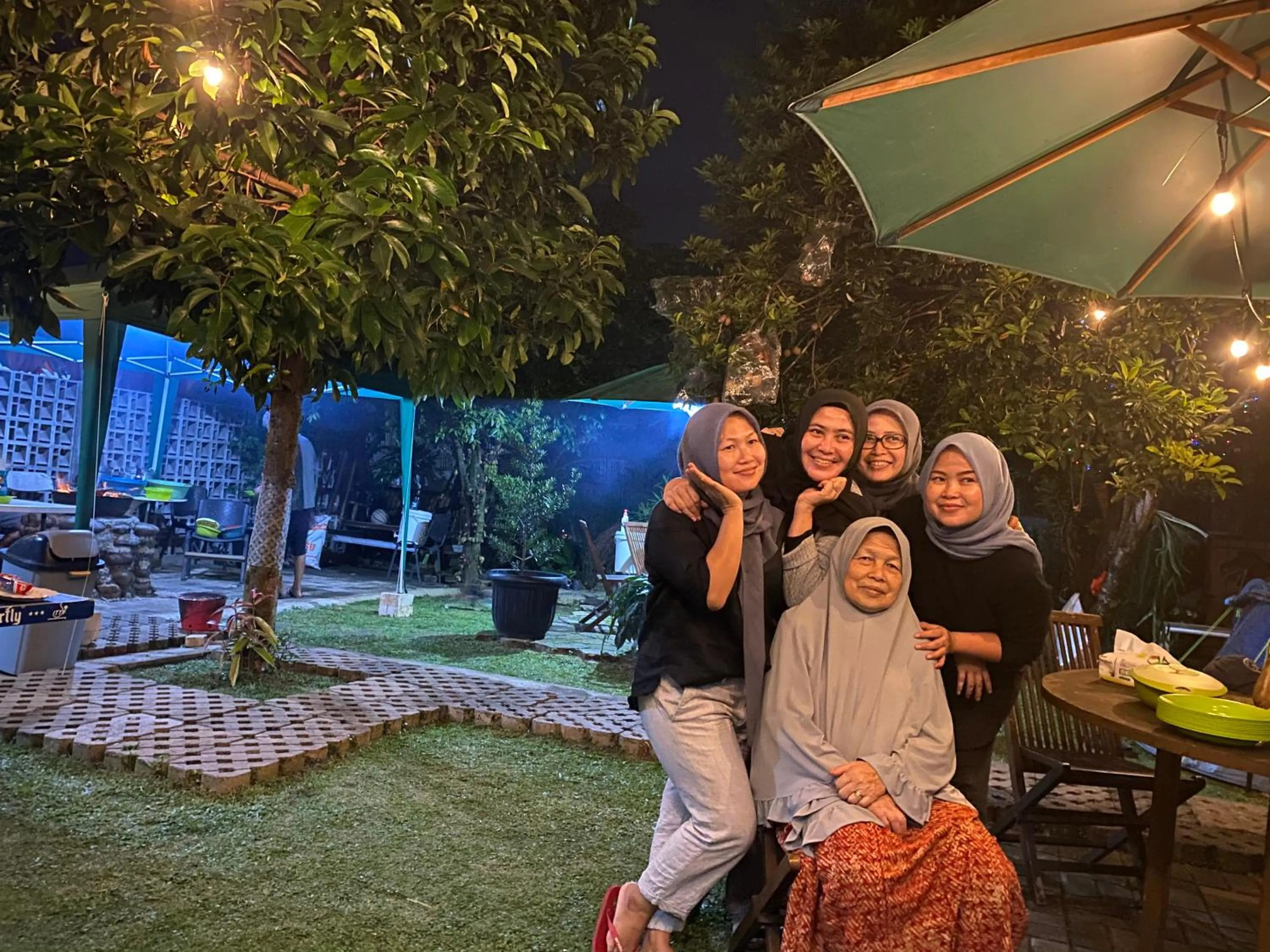 Family in Embay House & Private Pool