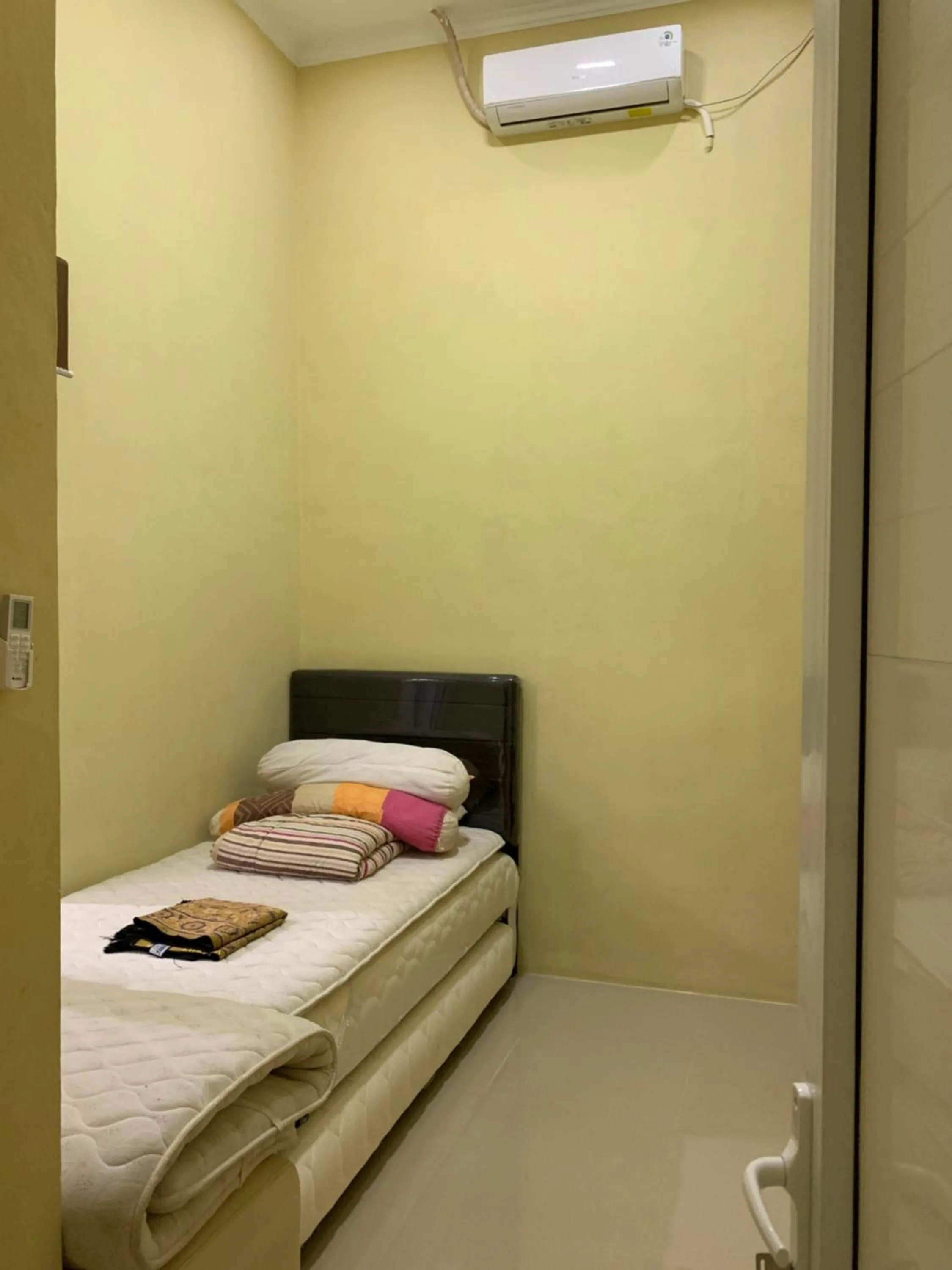 Bed in Embay House & Private Pool