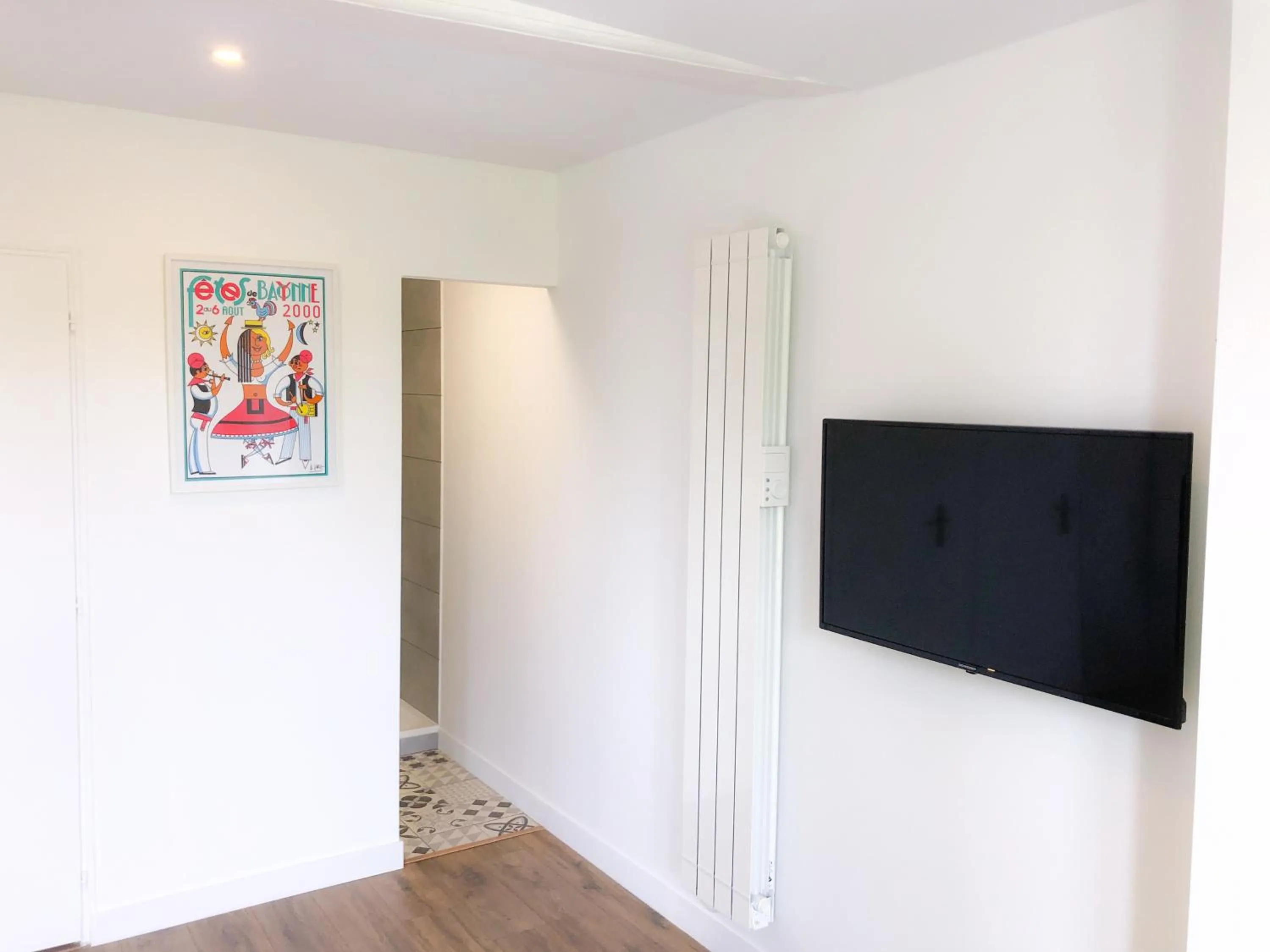 TV and multimedia in Maison d'hôtes City Break MIRADOUR