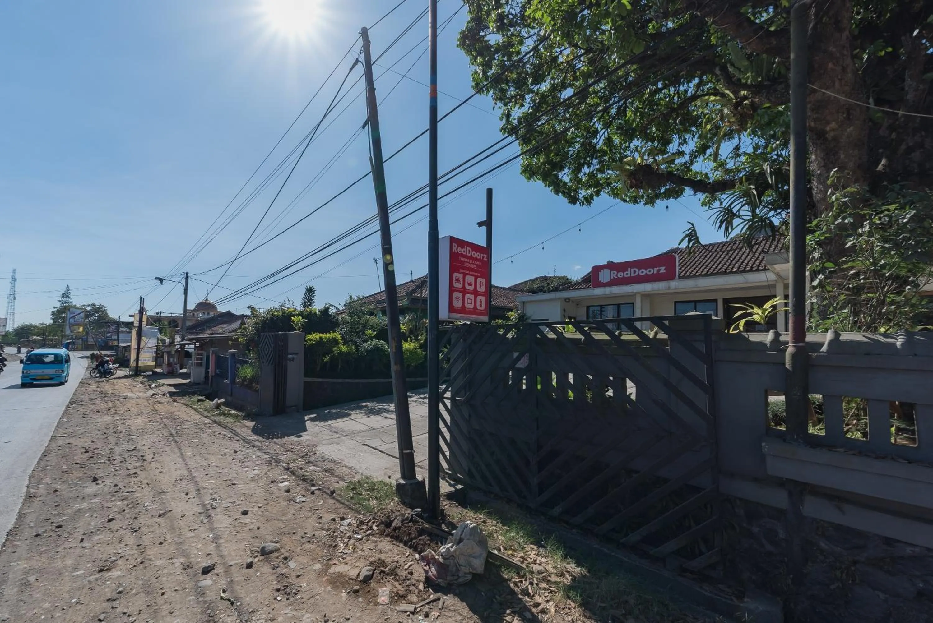 Street view in RedDoorz Syariah @ Jl Raya Sukabumi