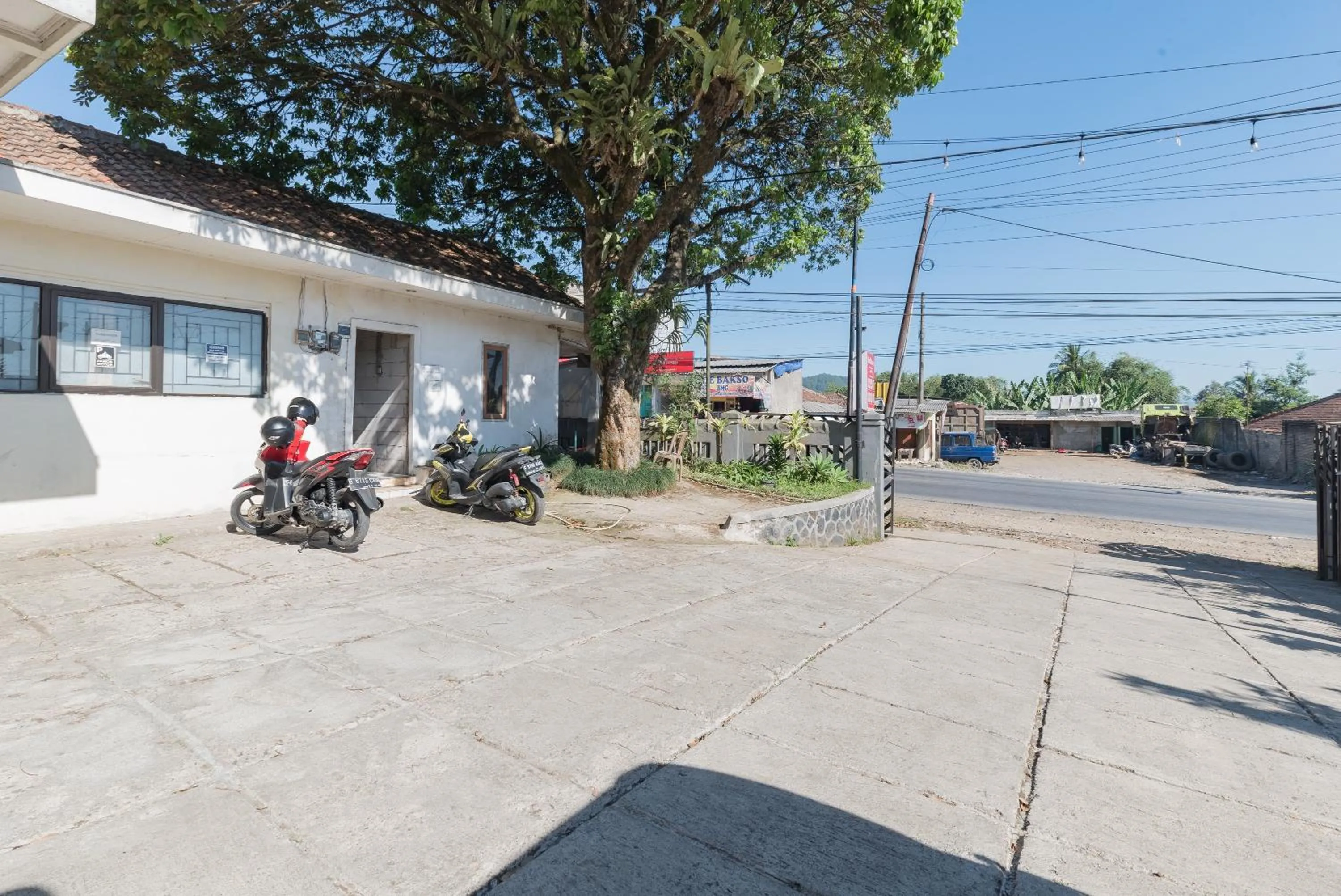 Property building in RedDoorz Syariah @ Jl Raya Sukabumi