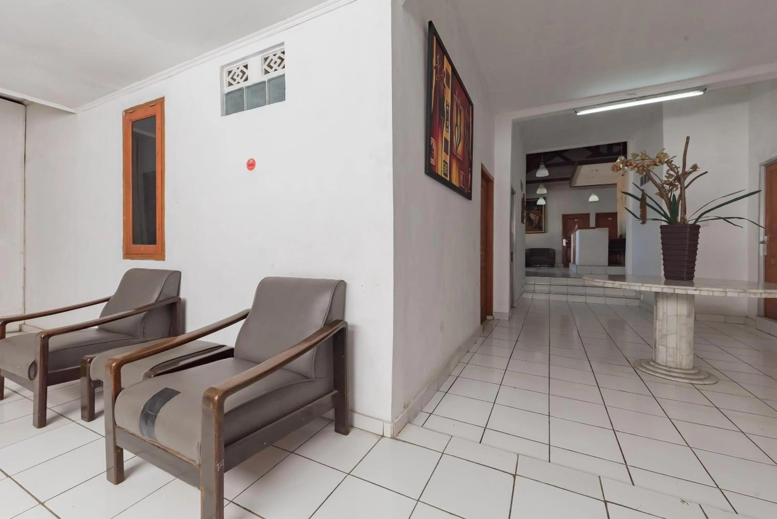 Seating area in RedDoorz Syariah @ Jl Raya Sukabumi