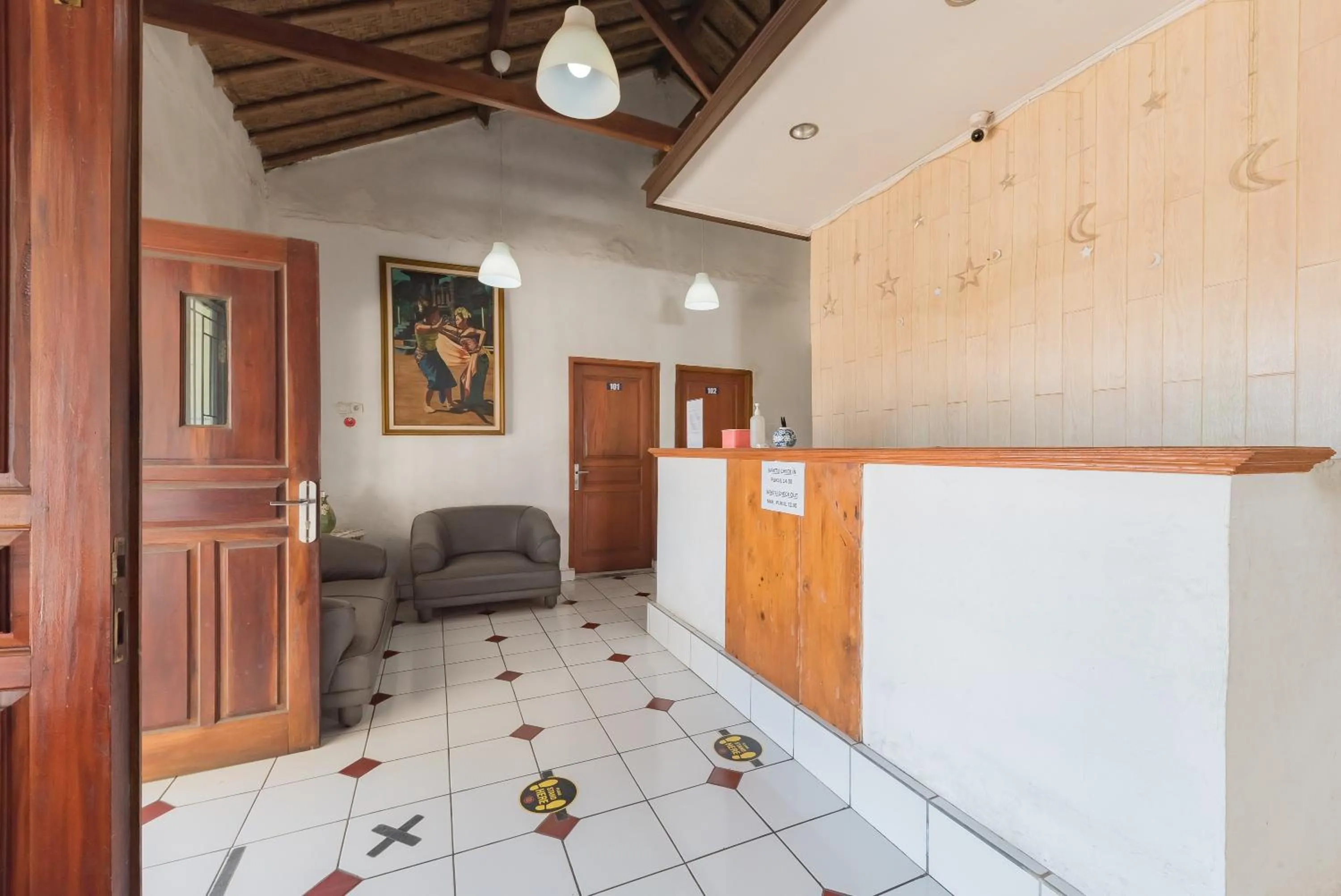 Lobby or reception in RedDoorz Syariah @ Jl Raya Sukabumi