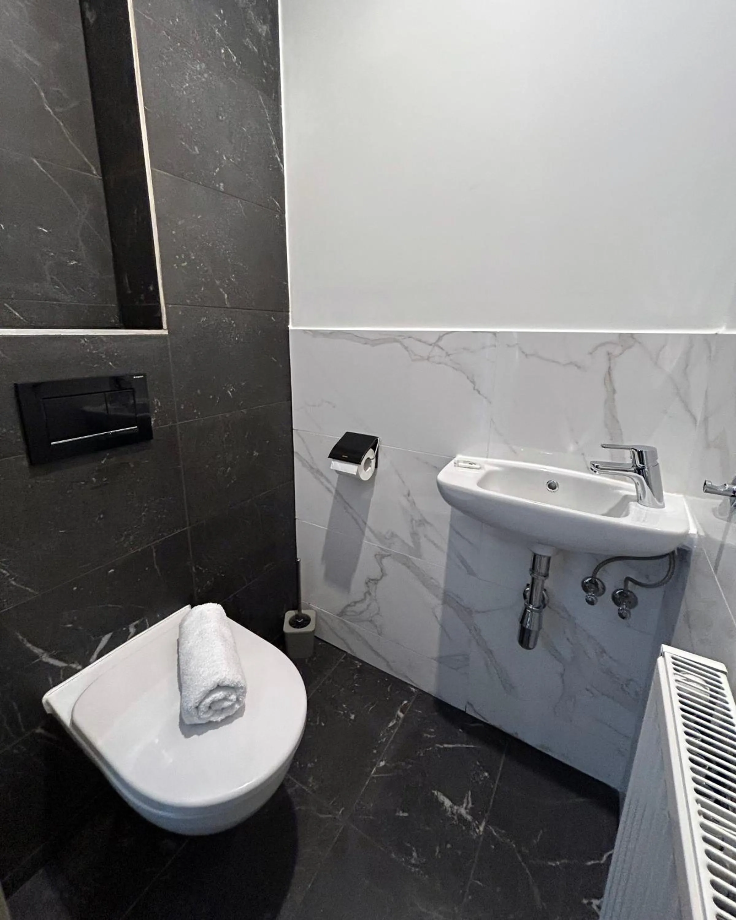 Toilet in Fibula Residence Hotel & Wellness - Adults Only