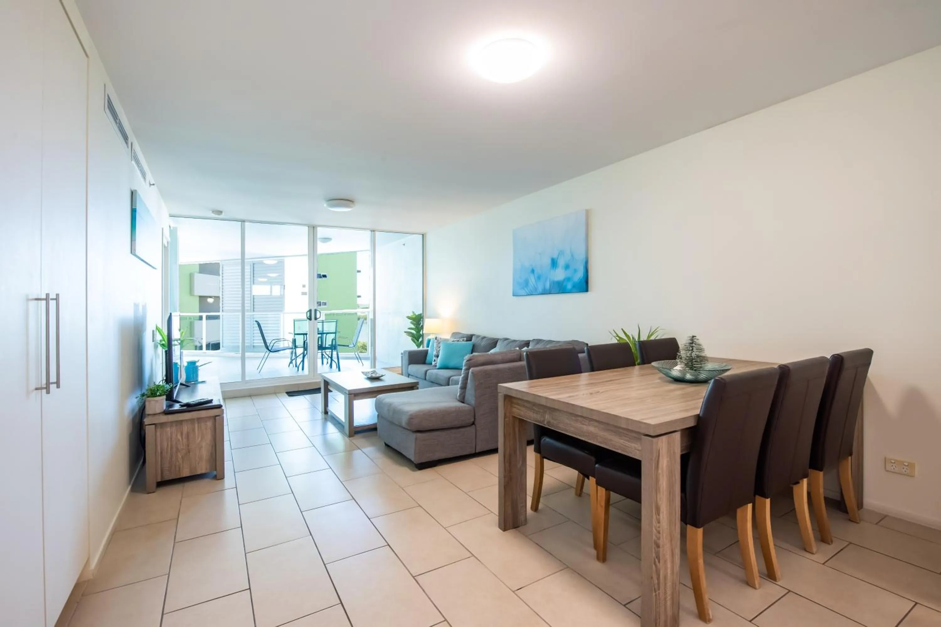 Living room in Lanai Riverside Apartments