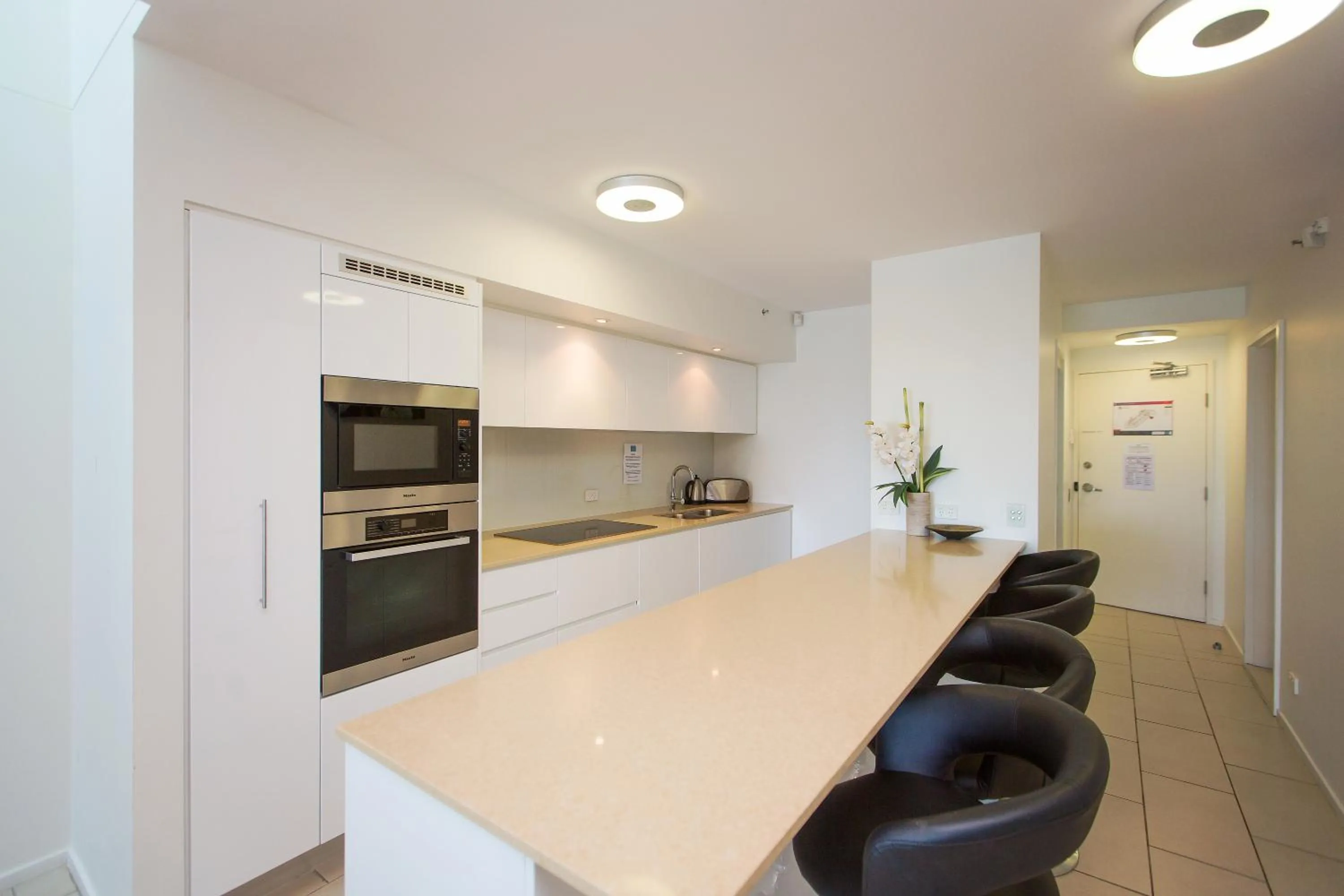 Kitchen or kitchenette in Lanai Riverside Apartments