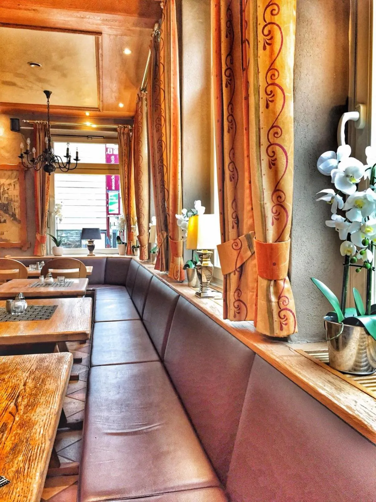 Restaurant/places to eat in Hotel Alt Montjoie