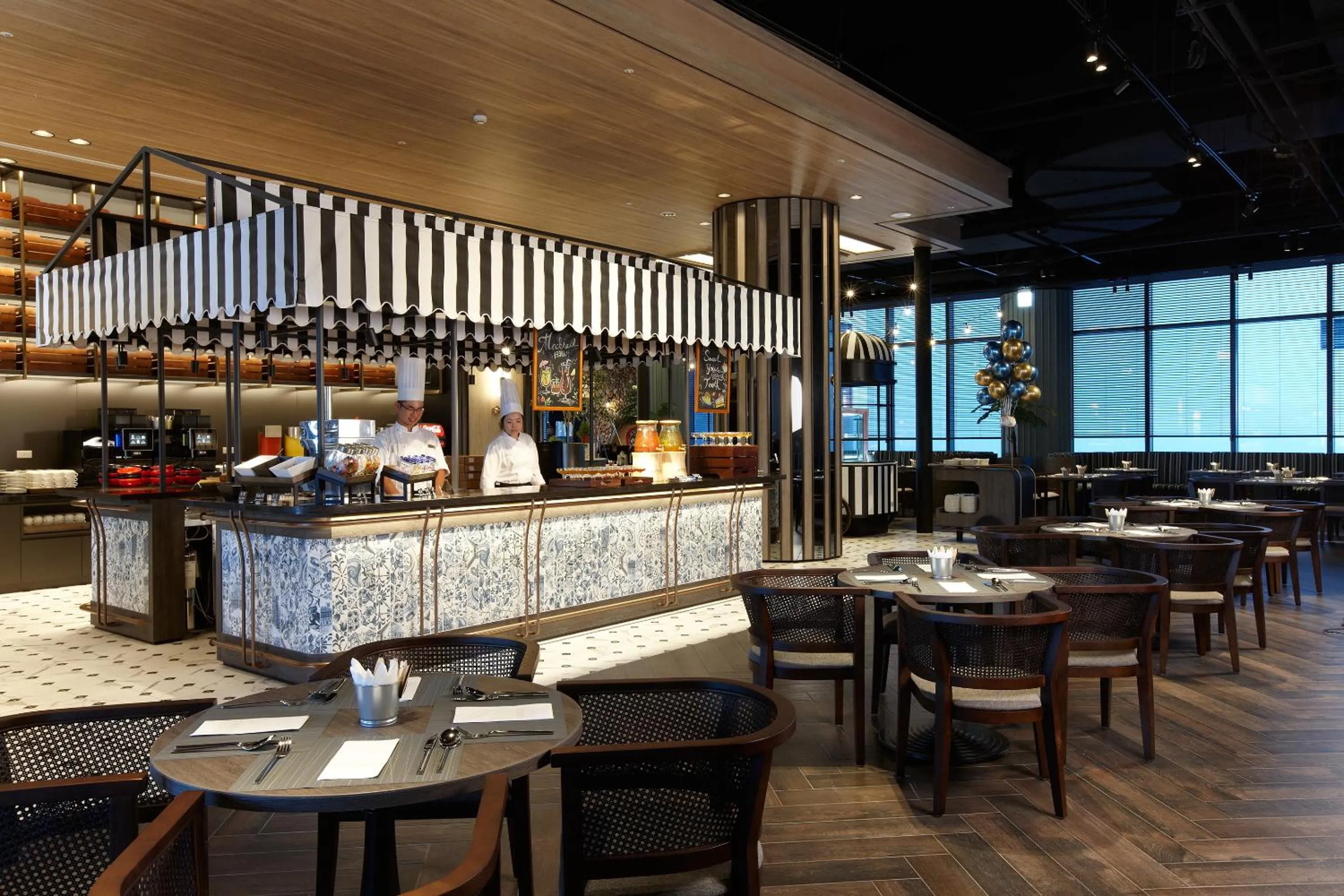 Restaurant/places to eat in COZZI Blu