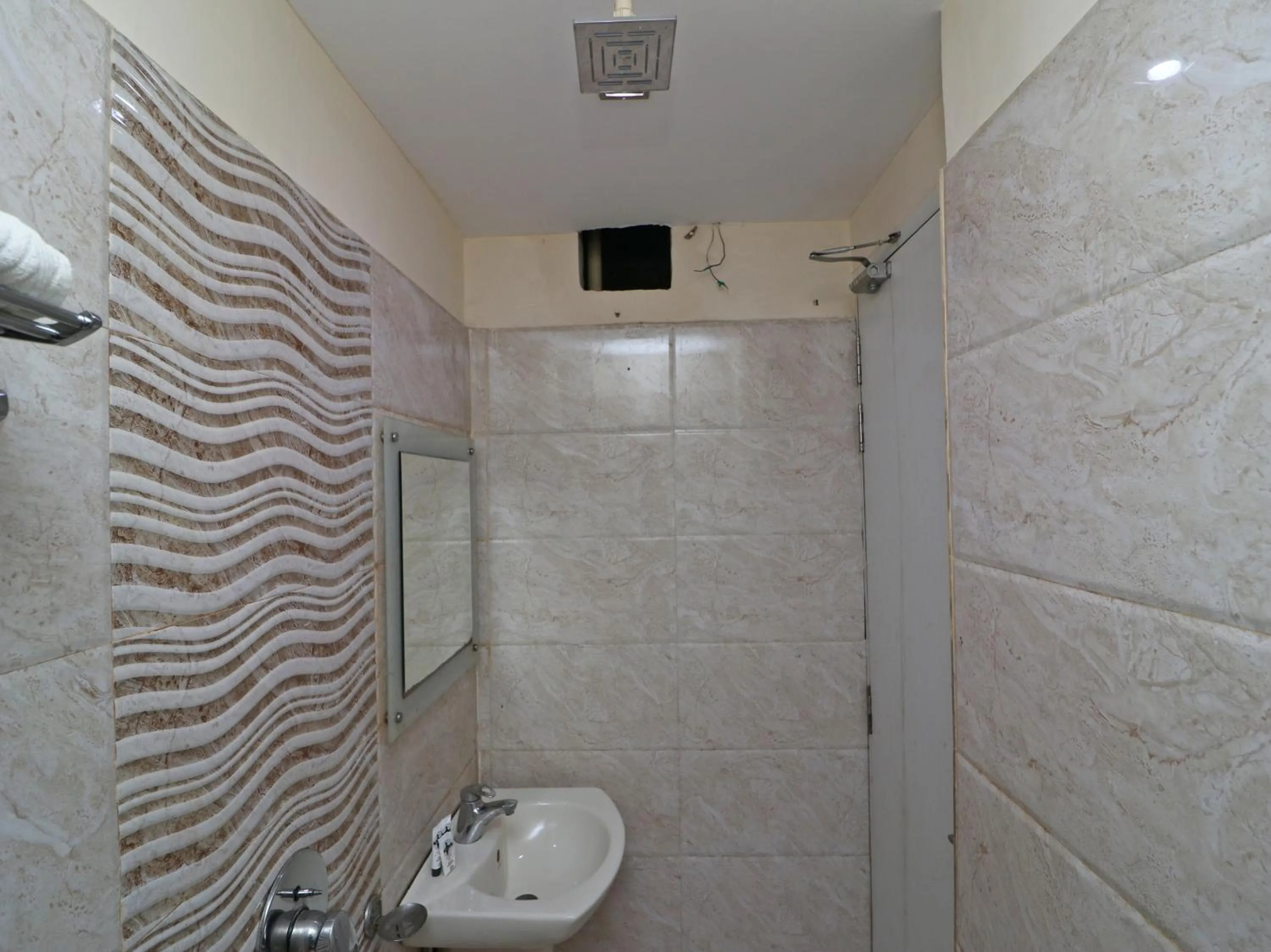 Bathroom in Hotel Mandiram