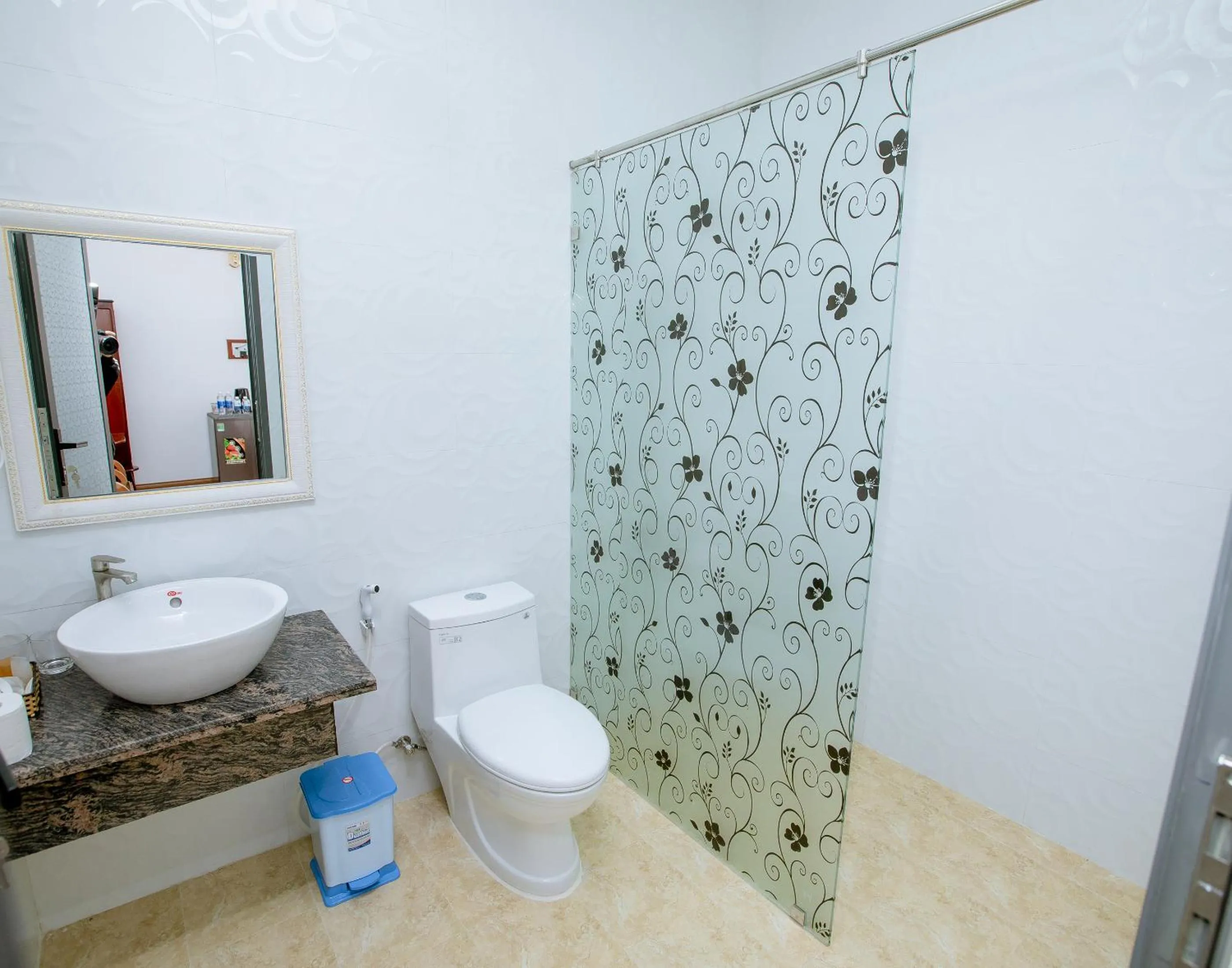 Bathroom in Thien An Hotel