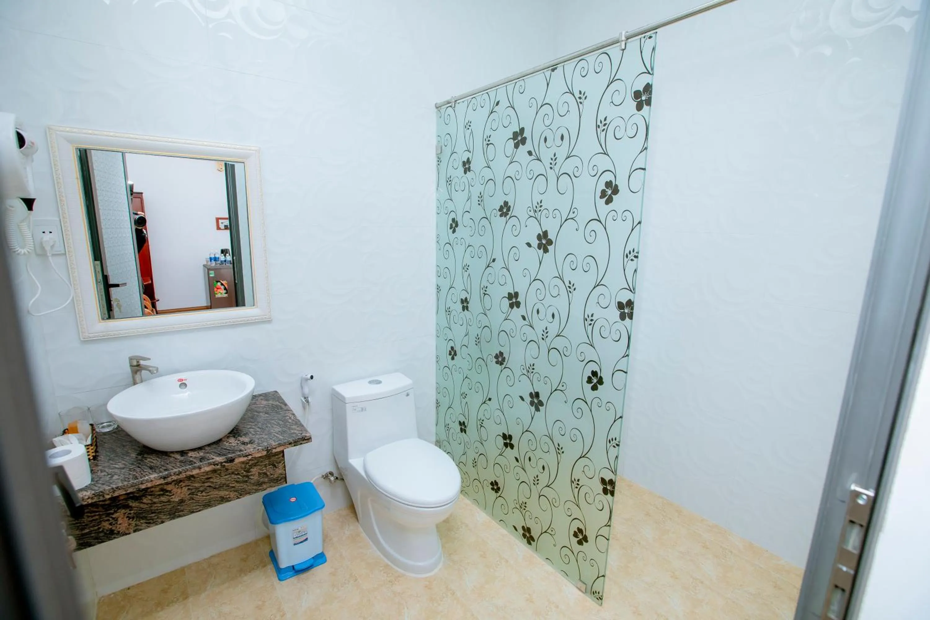 Bathroom in Thien An Hotel