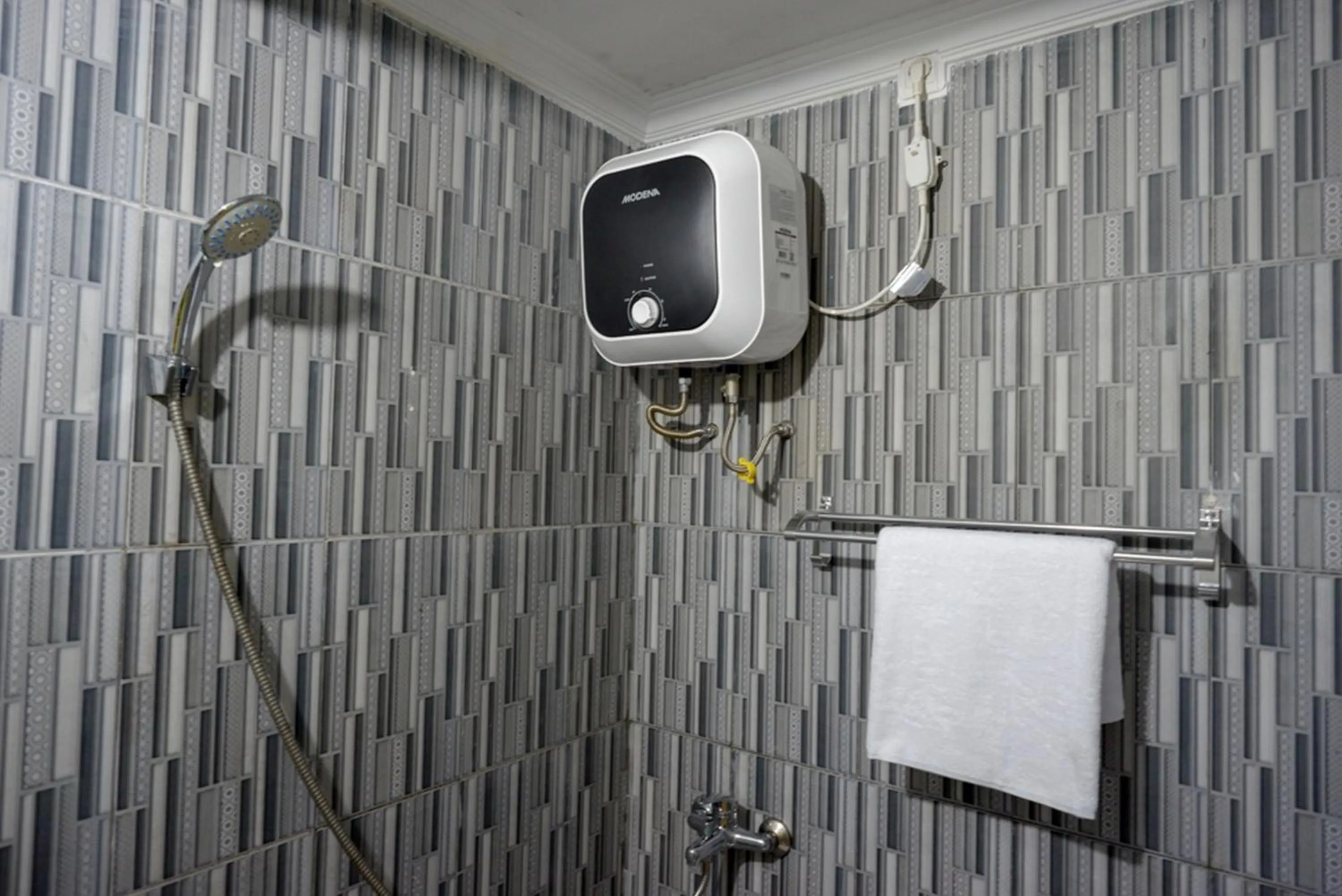 Bathroom in RedDoorz @ Jalan Gatot Subroto Semarang