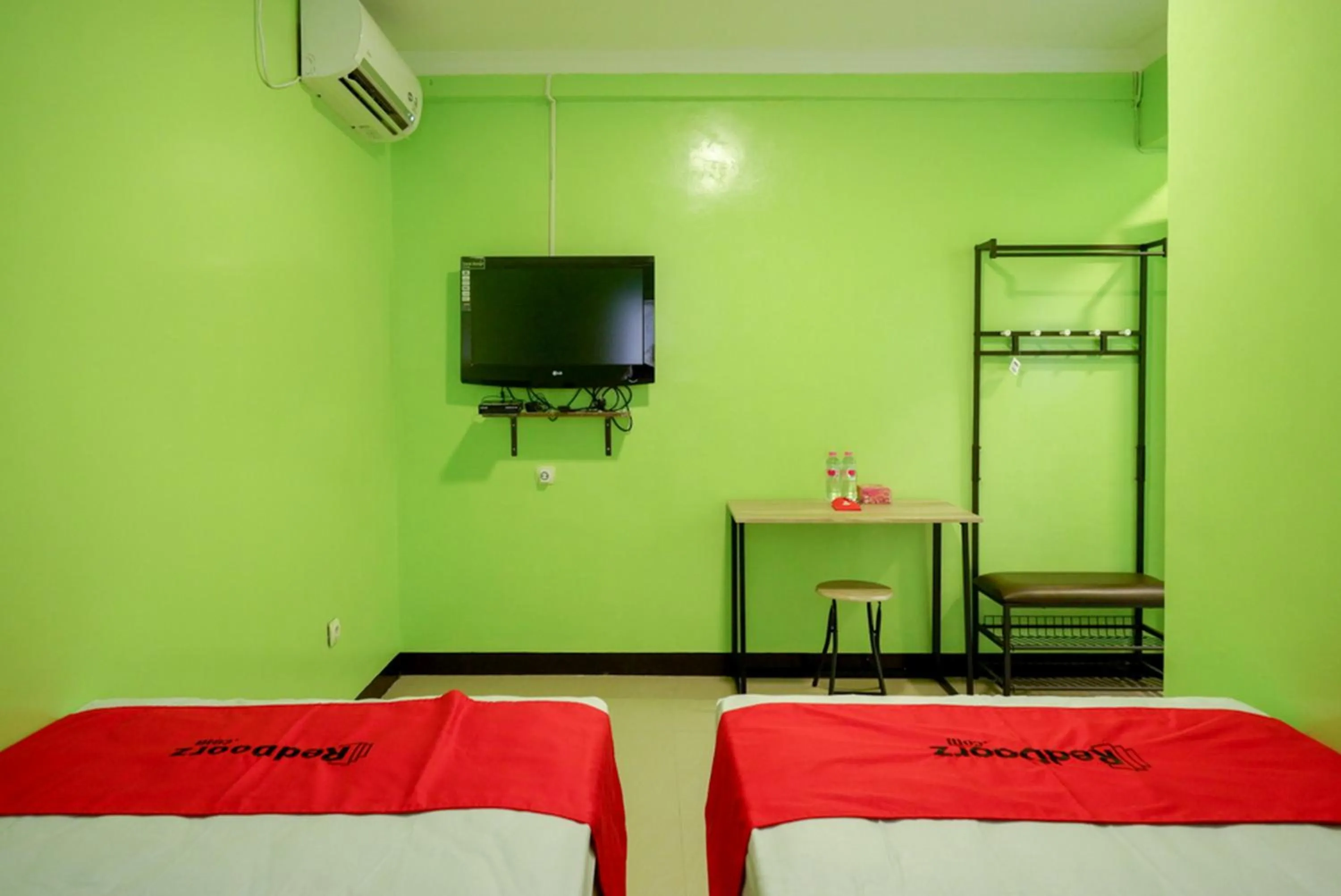 Bed in RedDoorz @ Jalan Gatot Subroto Semarang