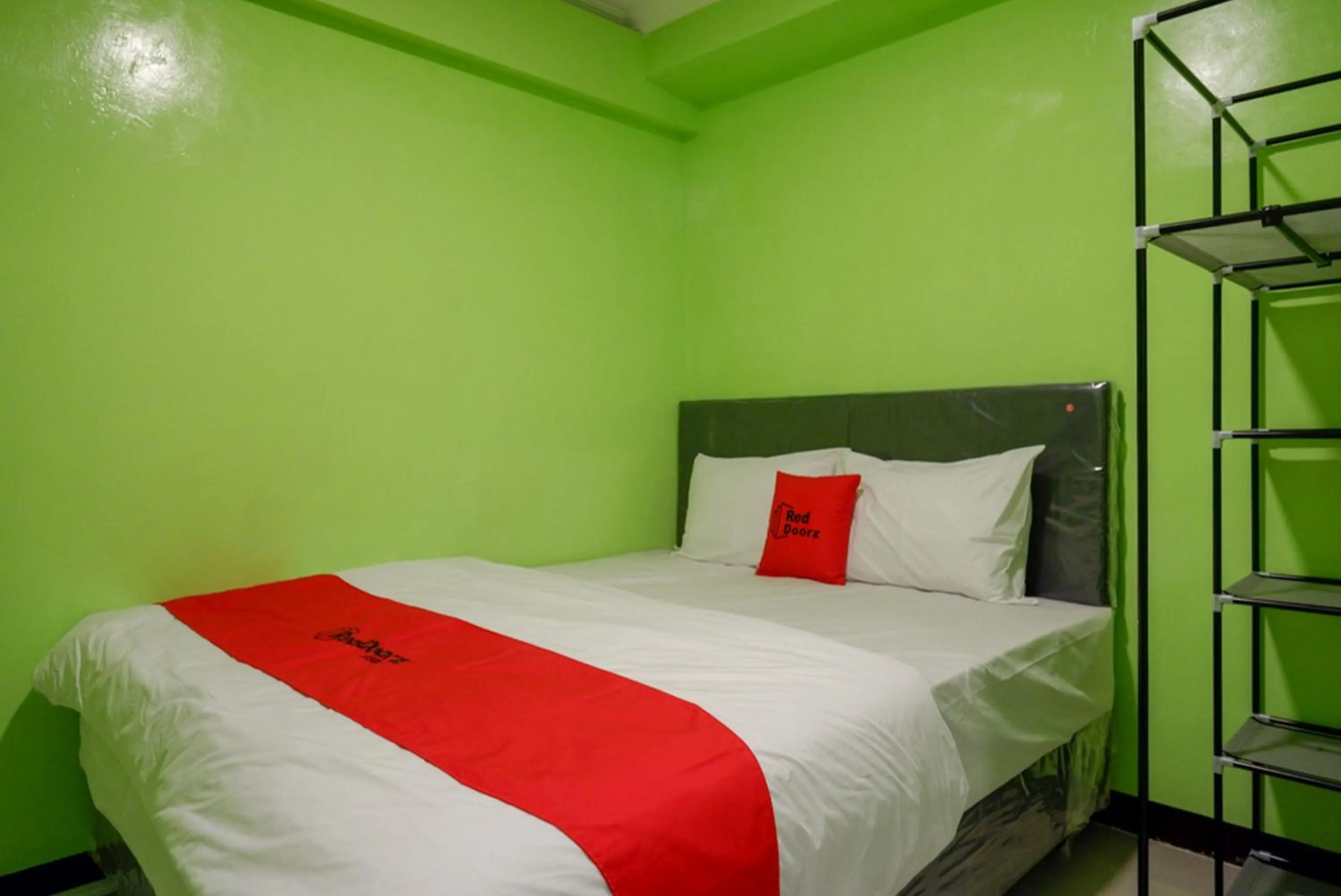 Bed in RedDoorz @ Jalan Gatot Subroto Semarang