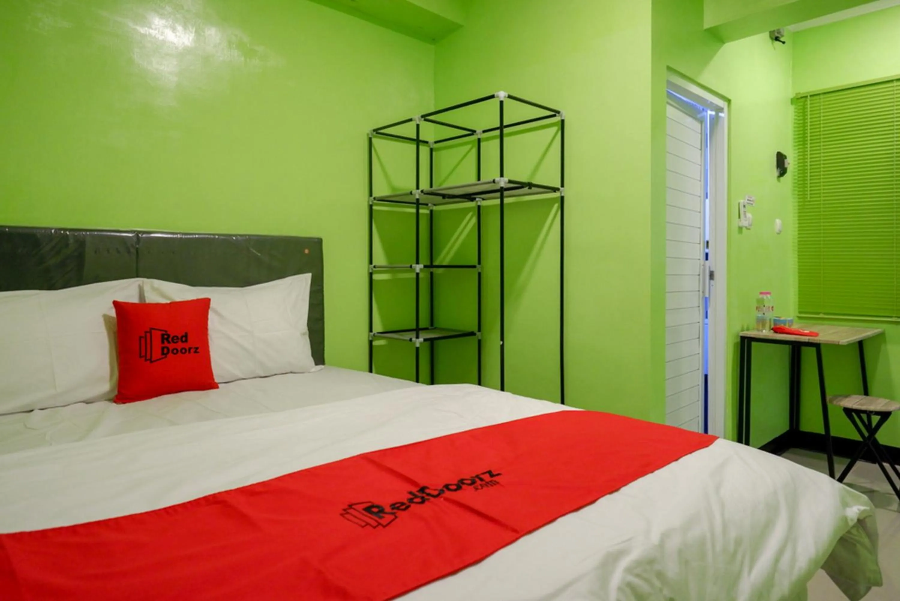 Bed in RedDoorz @ Jalan Gatot Subroto Semarang