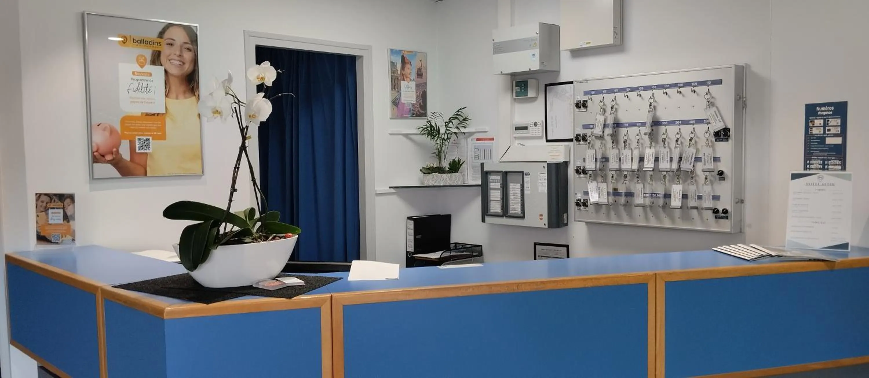 Lobby or reception, Kitchen/Kitchenette in hôtel ASTER