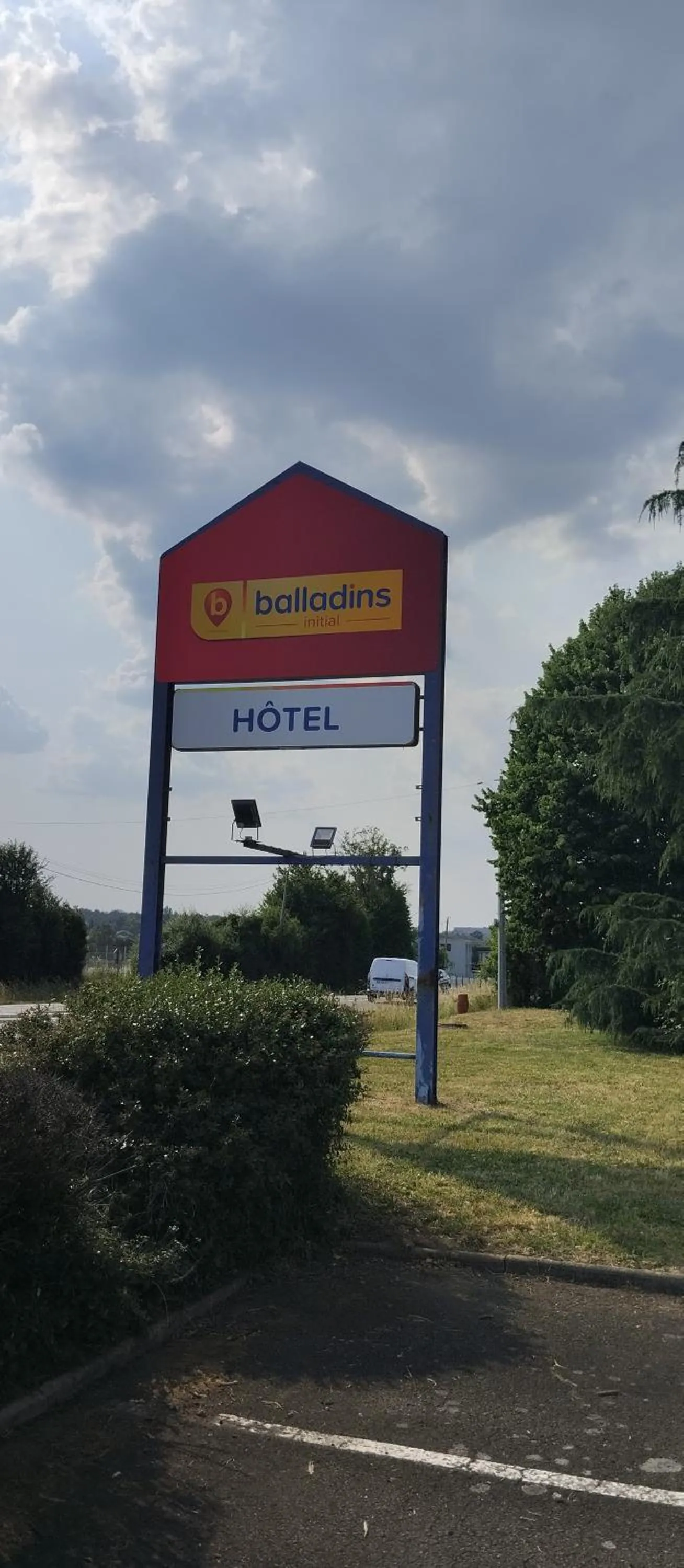 Property logo or sign in hôtel ASTER