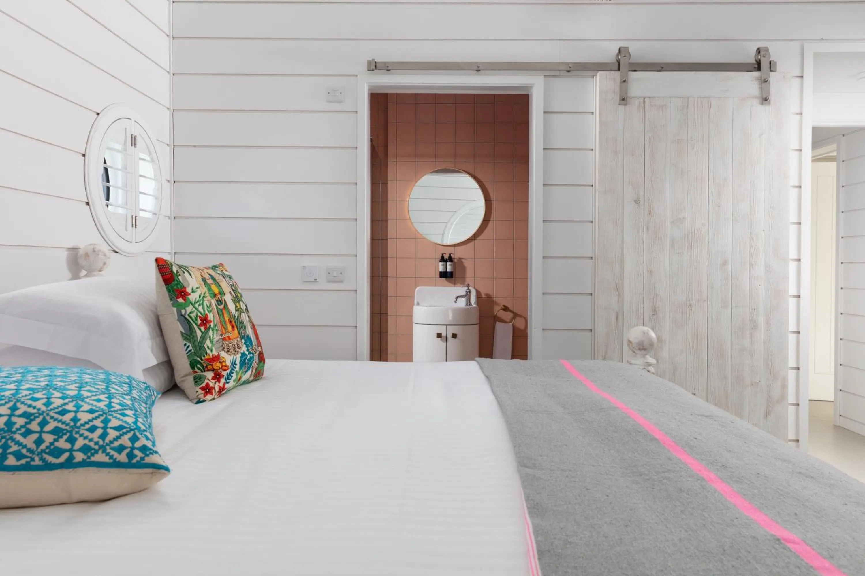 Bathroom, Bed in Three Mile Beach