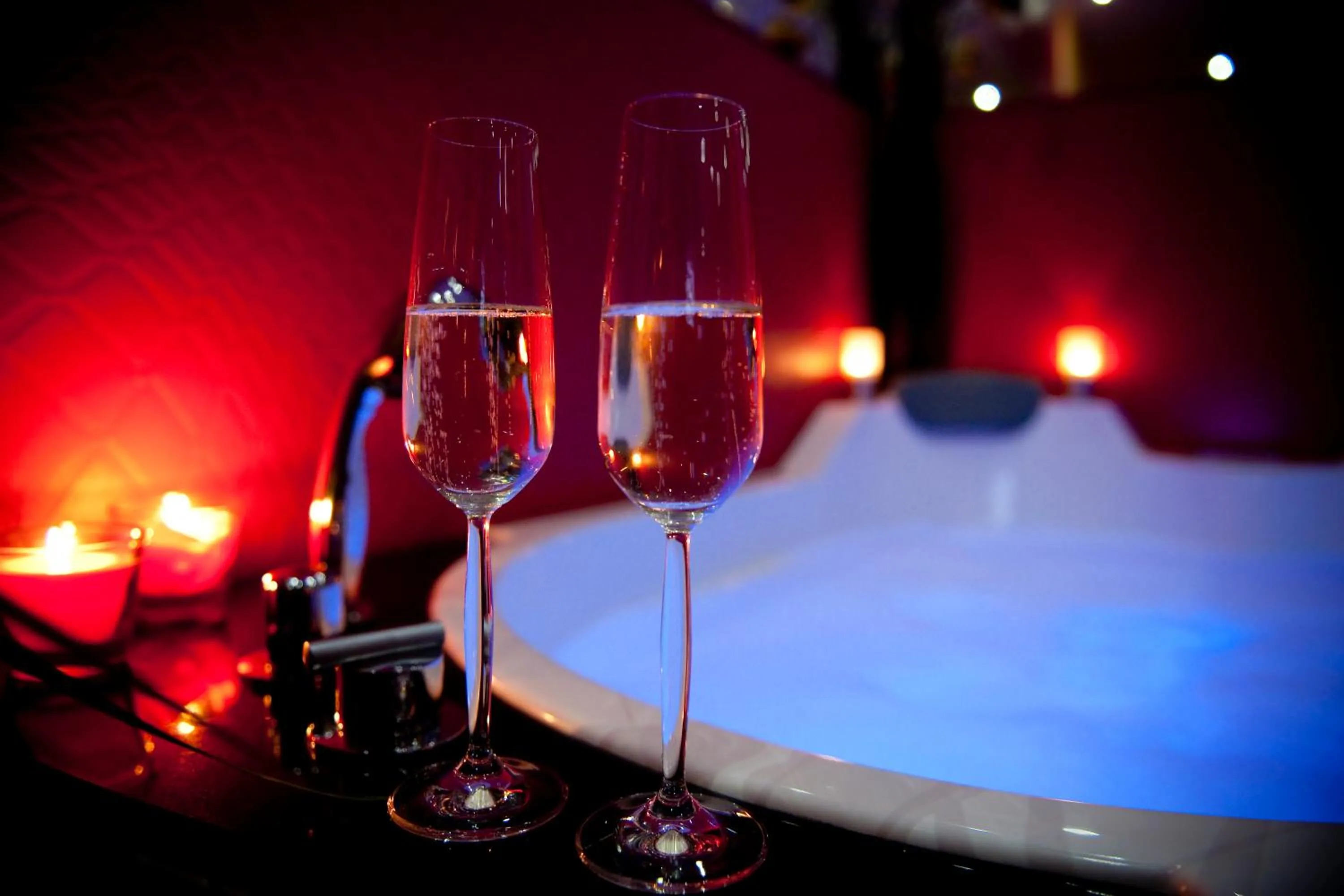 Alcoholic drinks, Bed in Hotel Englischer Hof