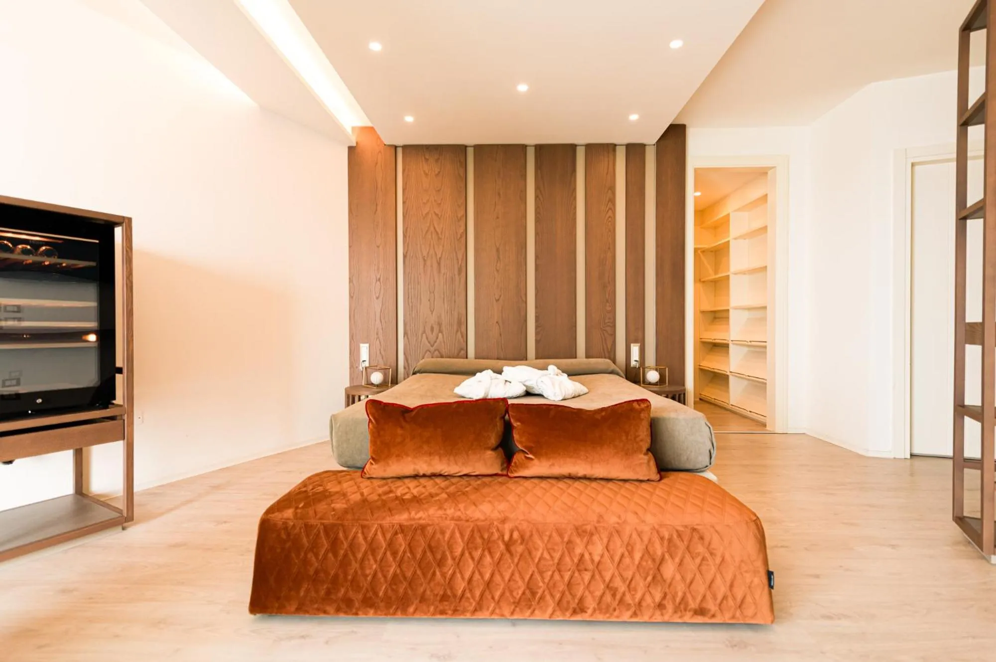 Bed in Hotel Carlton