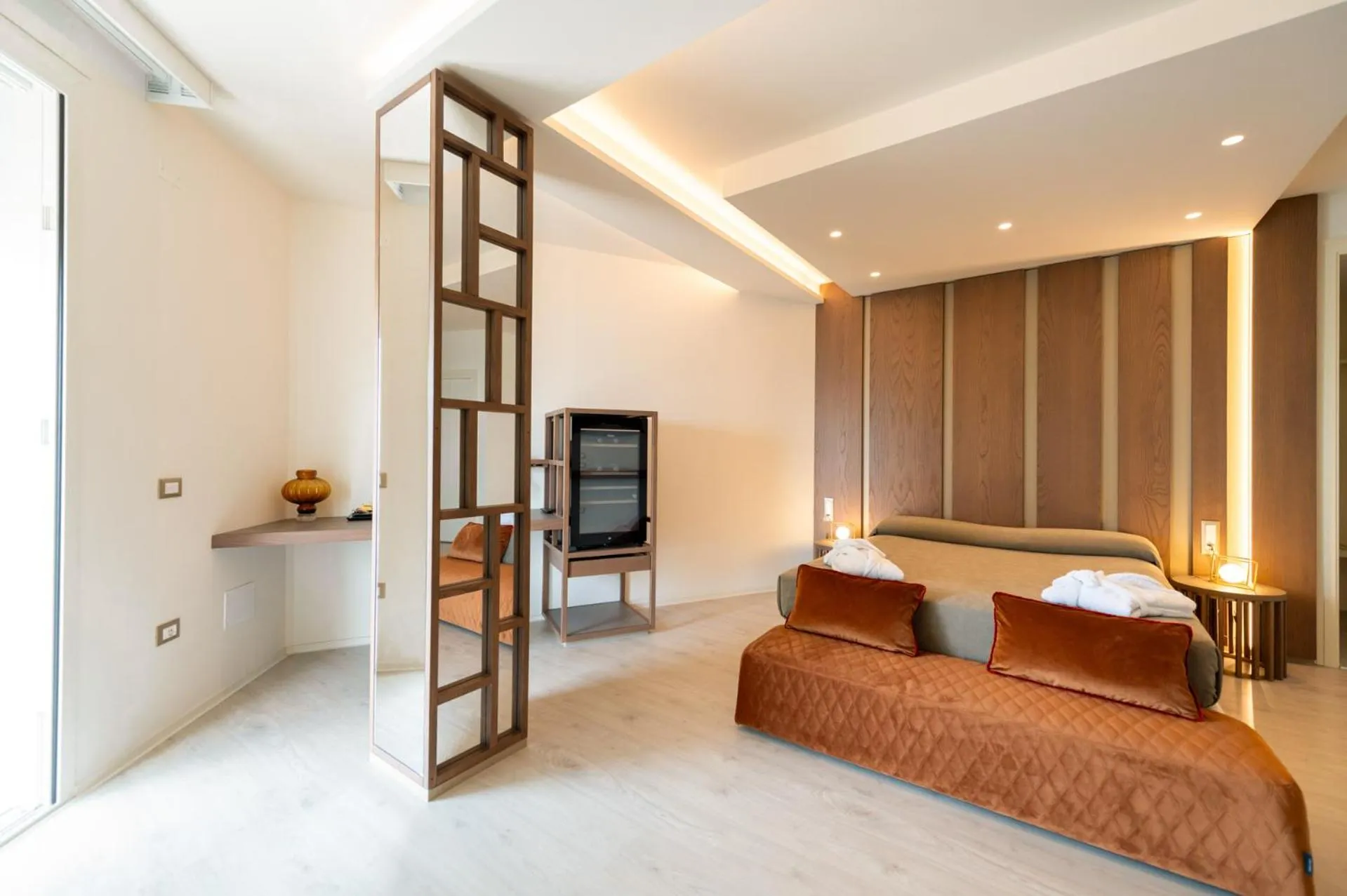 Bed in Hotel Carlton