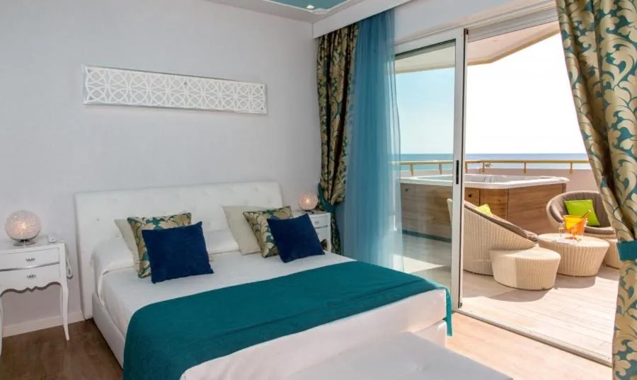 Bed in Hotel Carlton