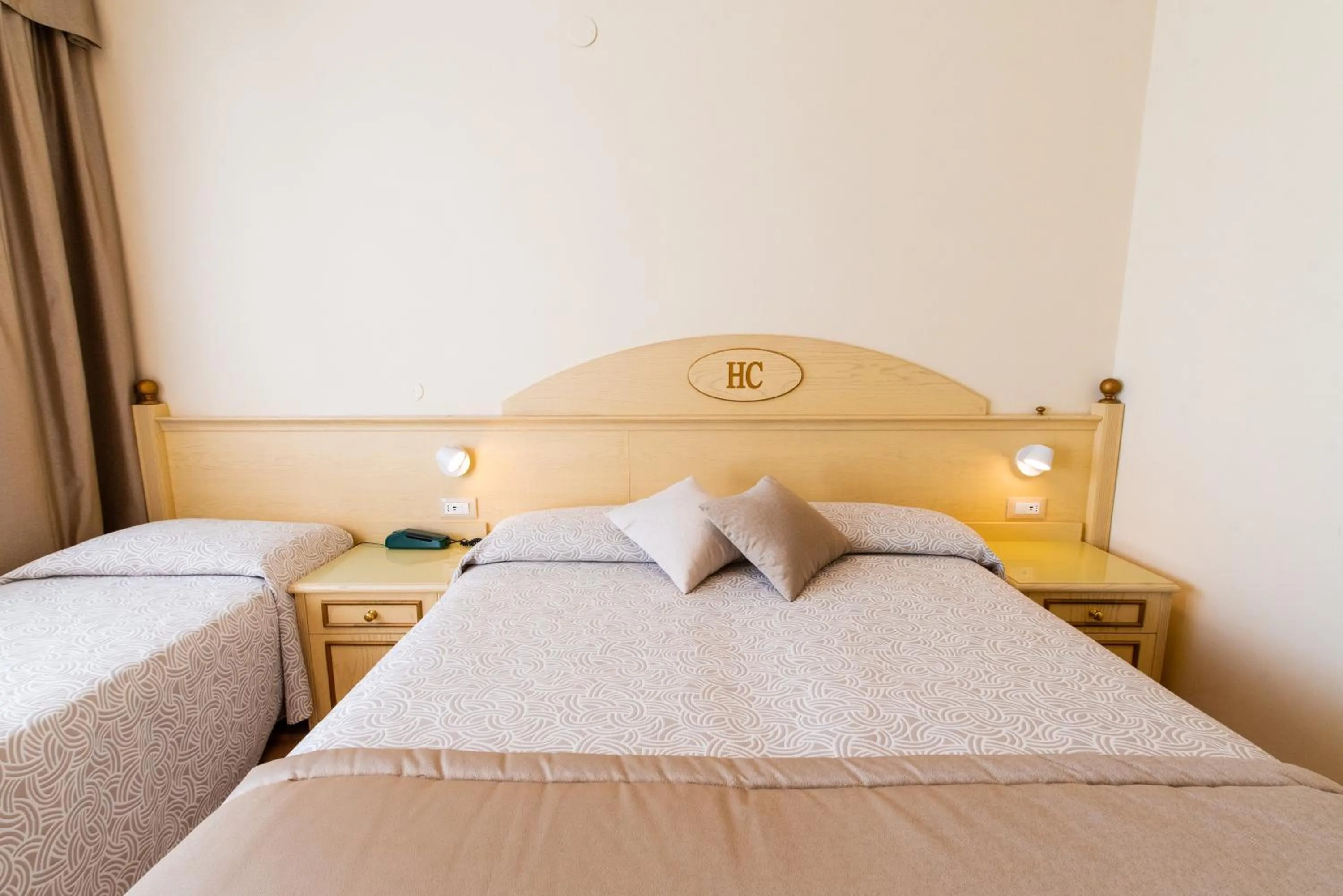 Bed in Hotel Carlton