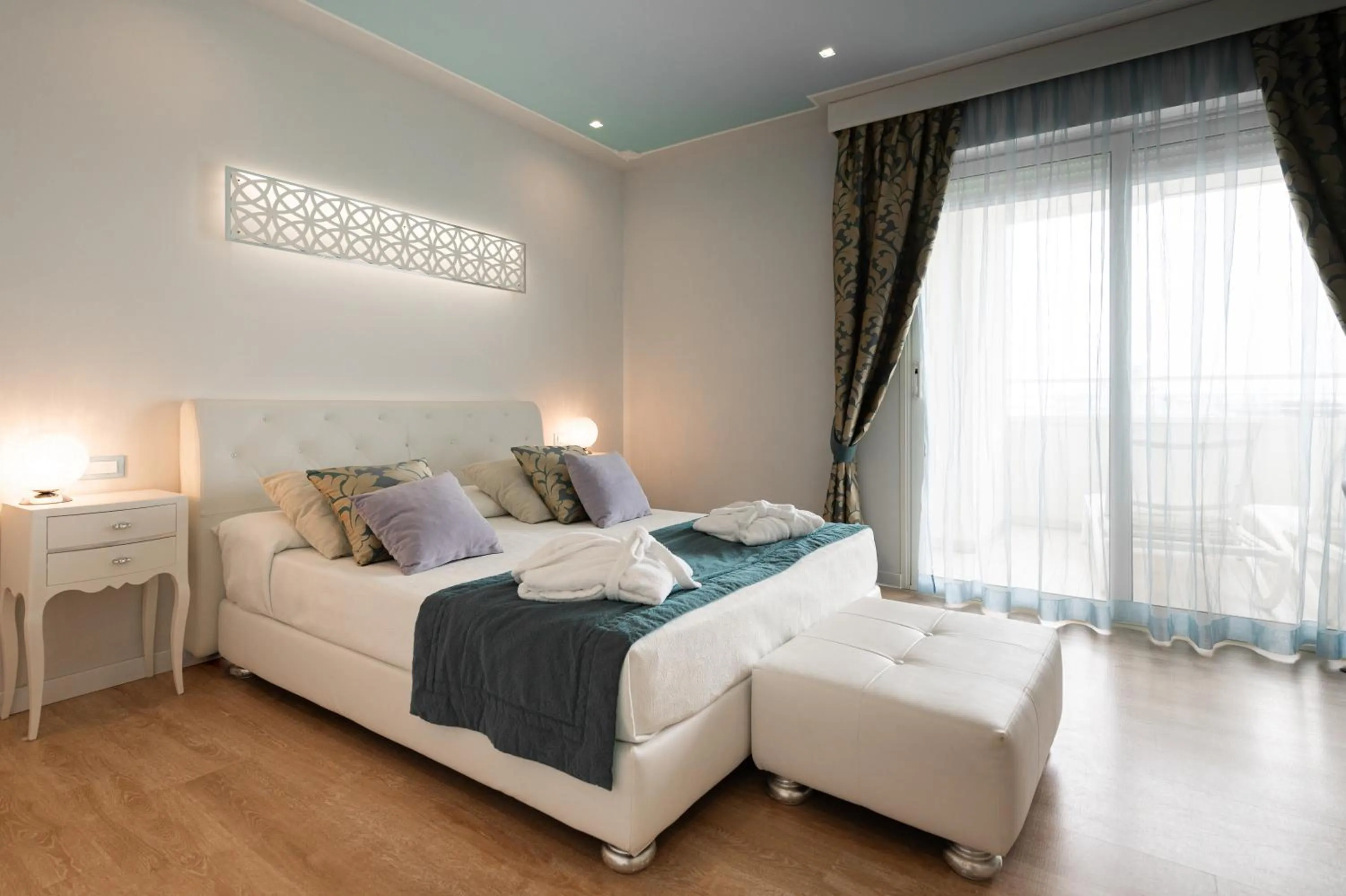 Bed in Hotel Carlton