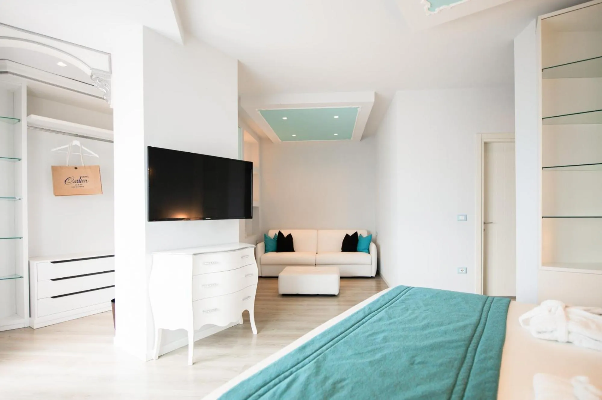 Bed in Hotel Carlton