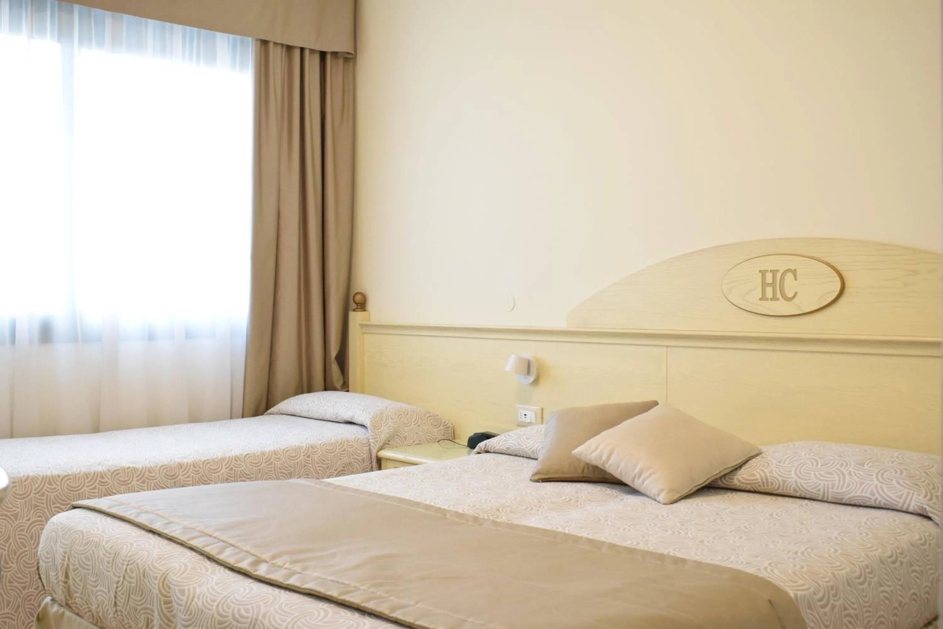 Bed in Hotel Carlton