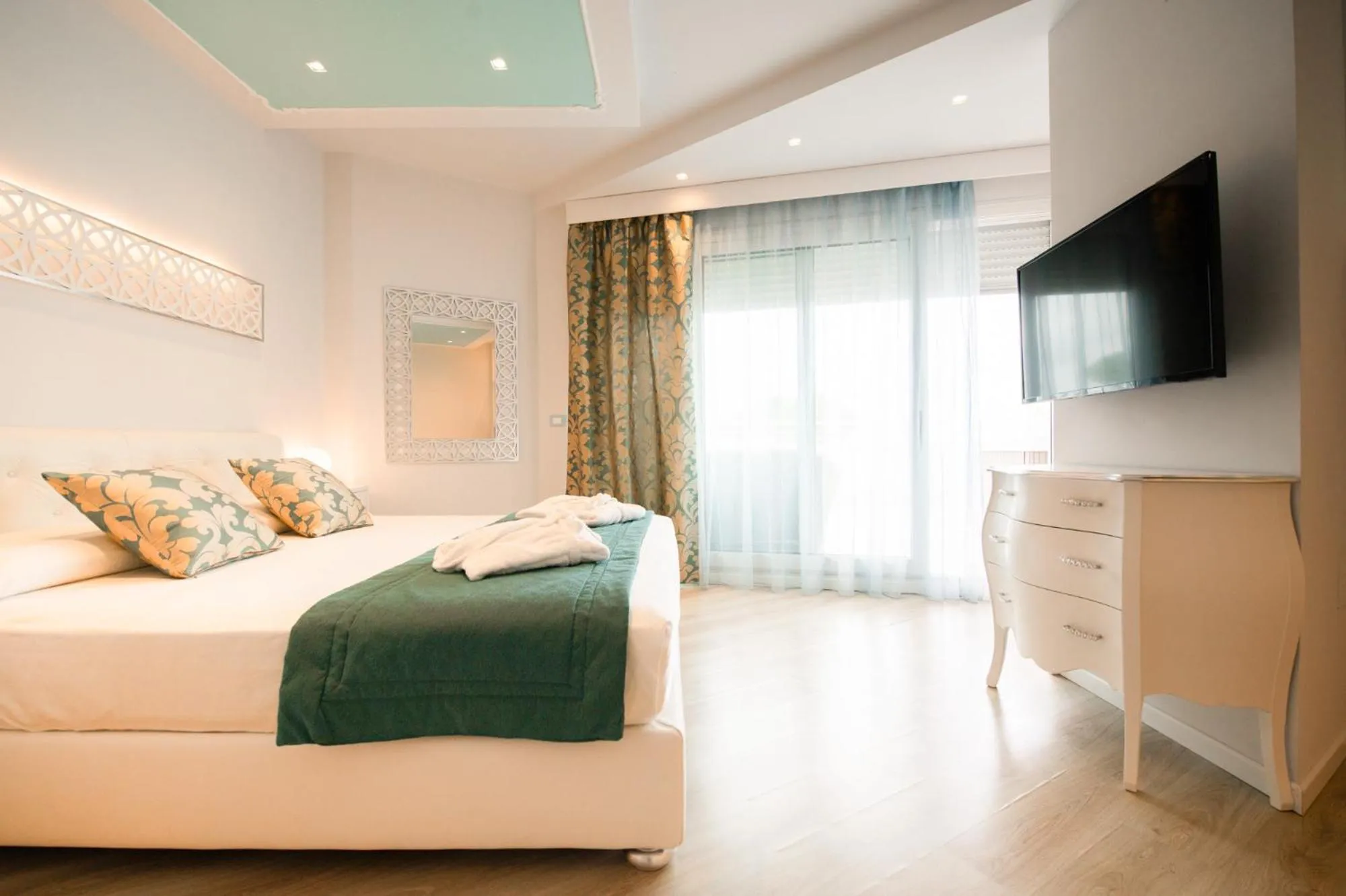 Bed in Hotel Carlton