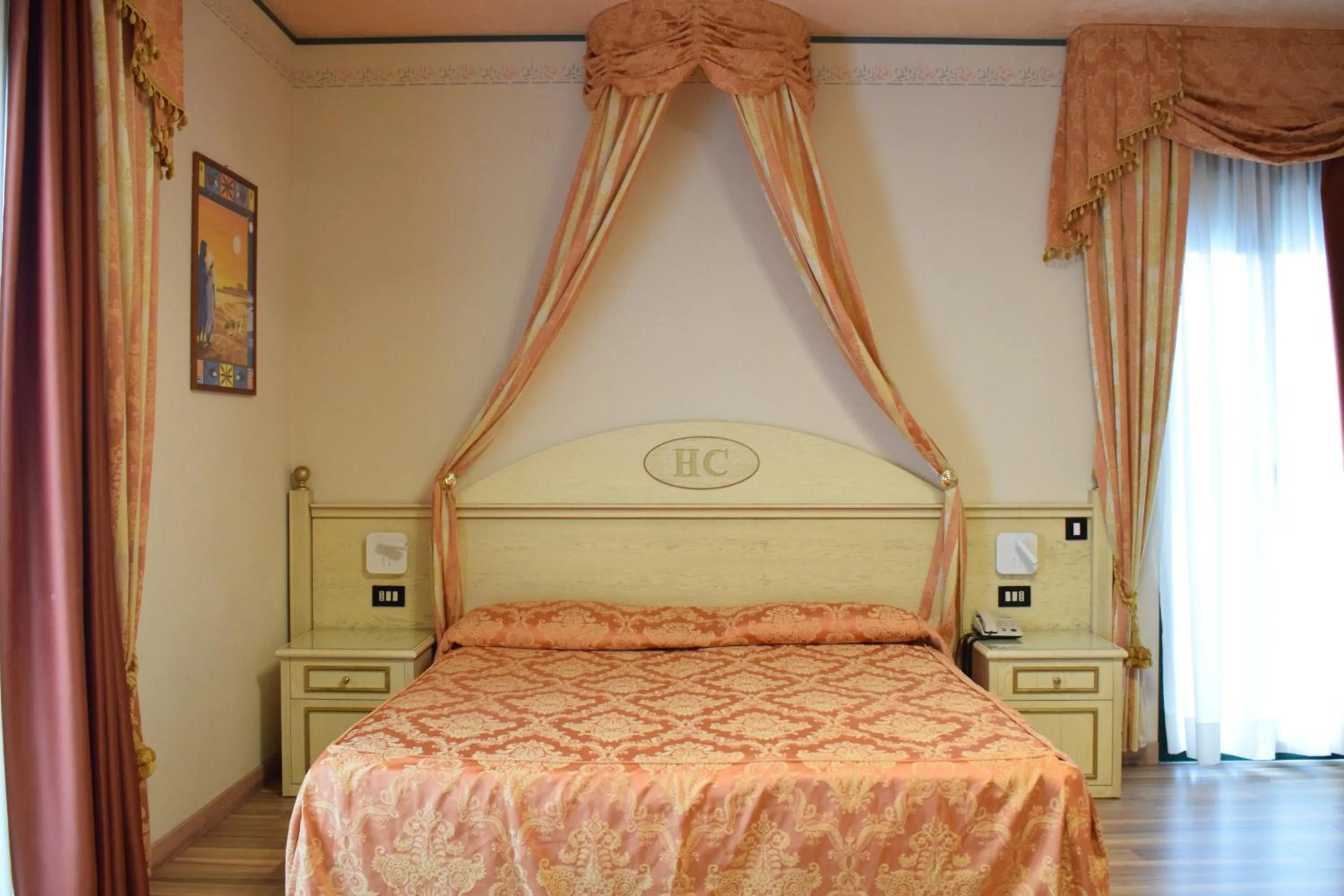 Bed in Hotel Carlton