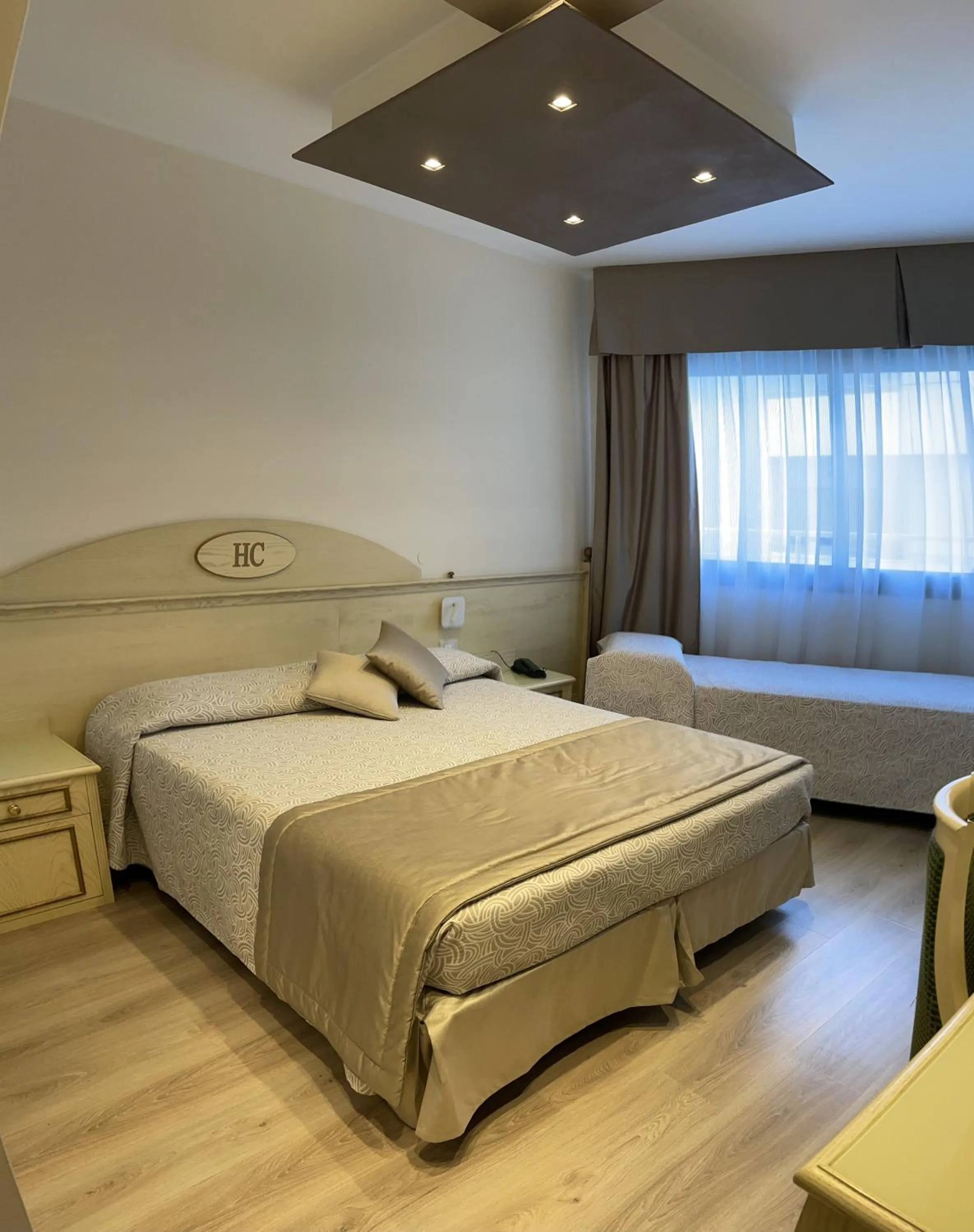 Bed in Hotel Carlton