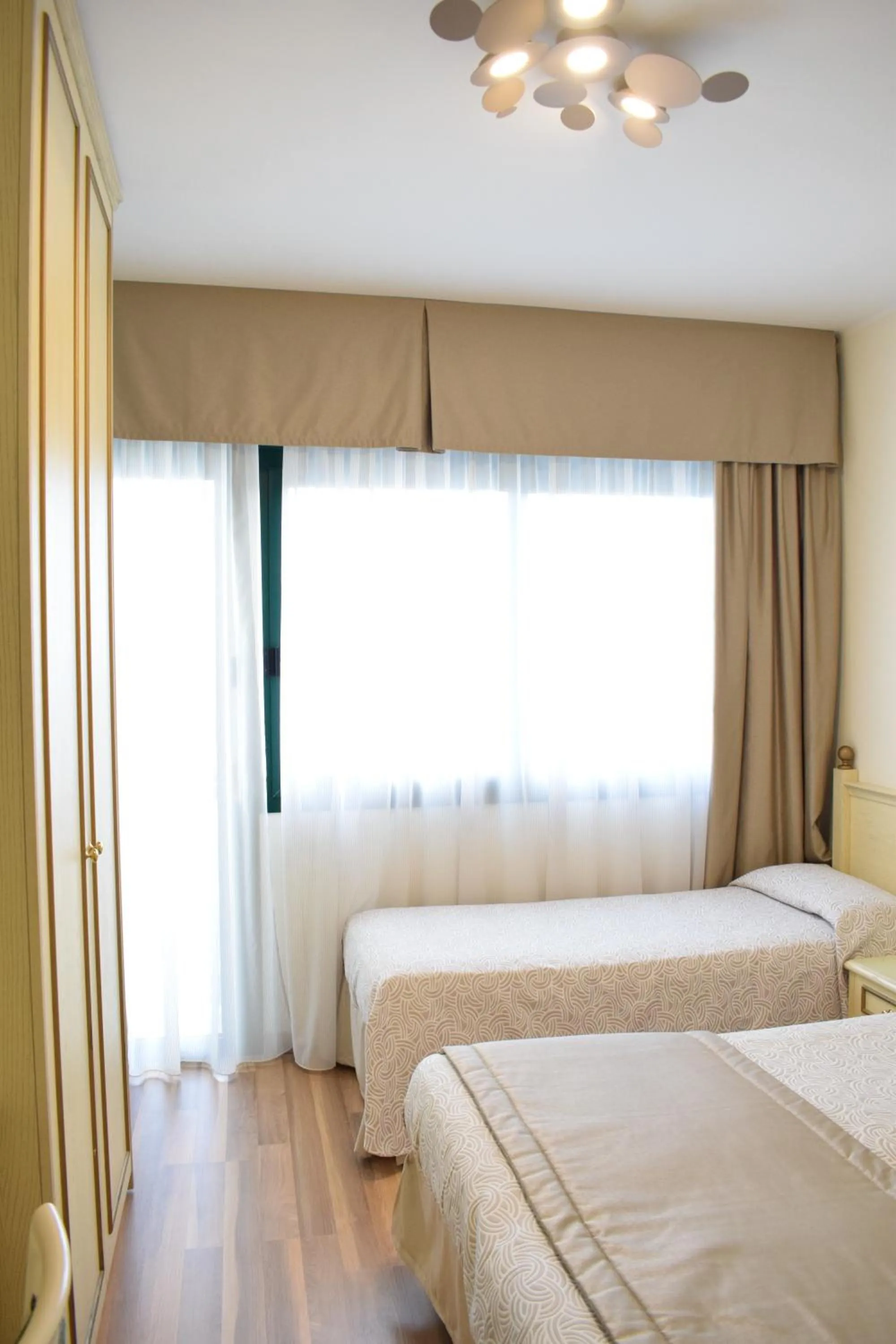 Bed in Hotel Carlton