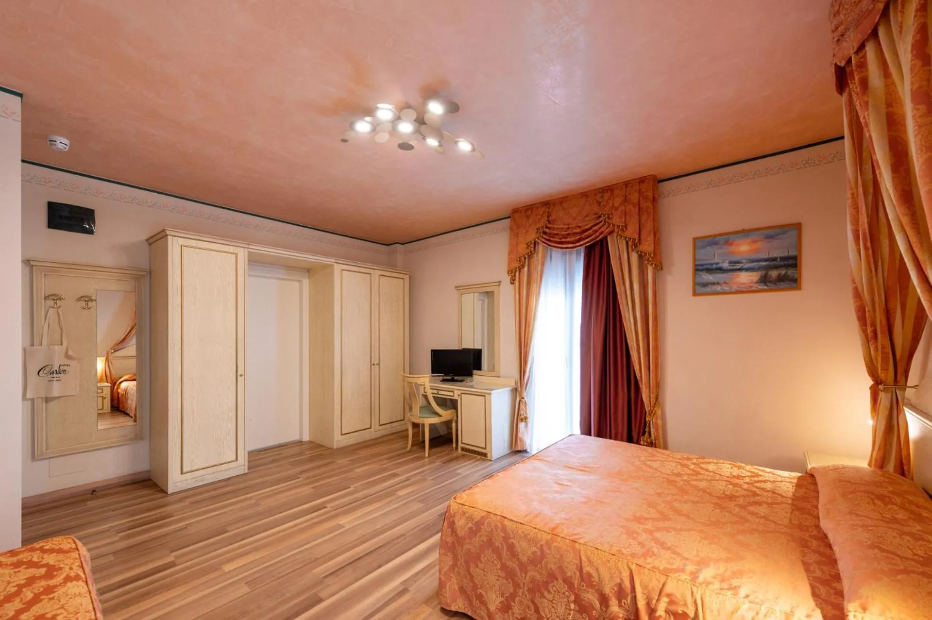 Bed in Hotel Carlton