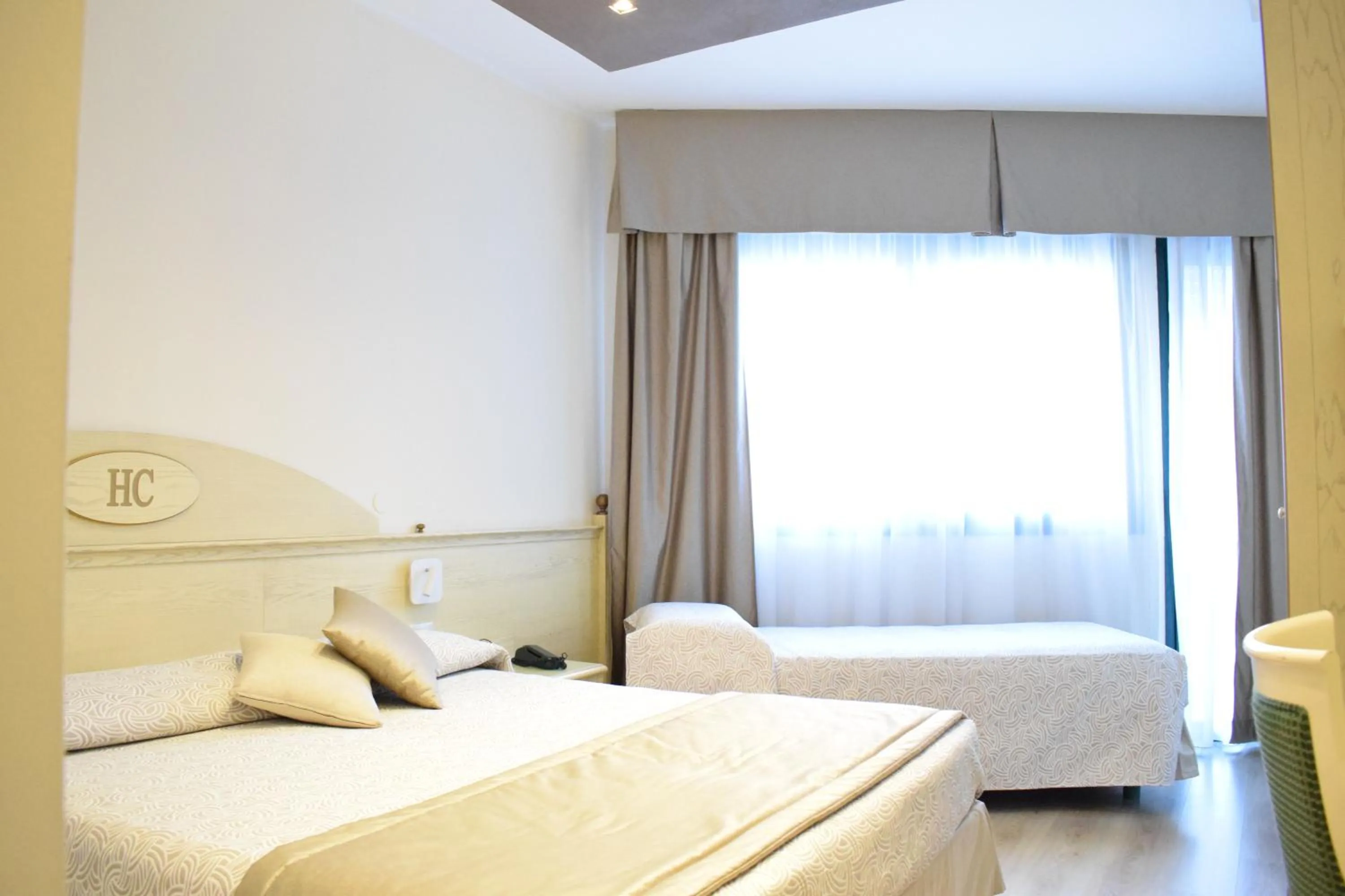 Bed in Hotel Carlton