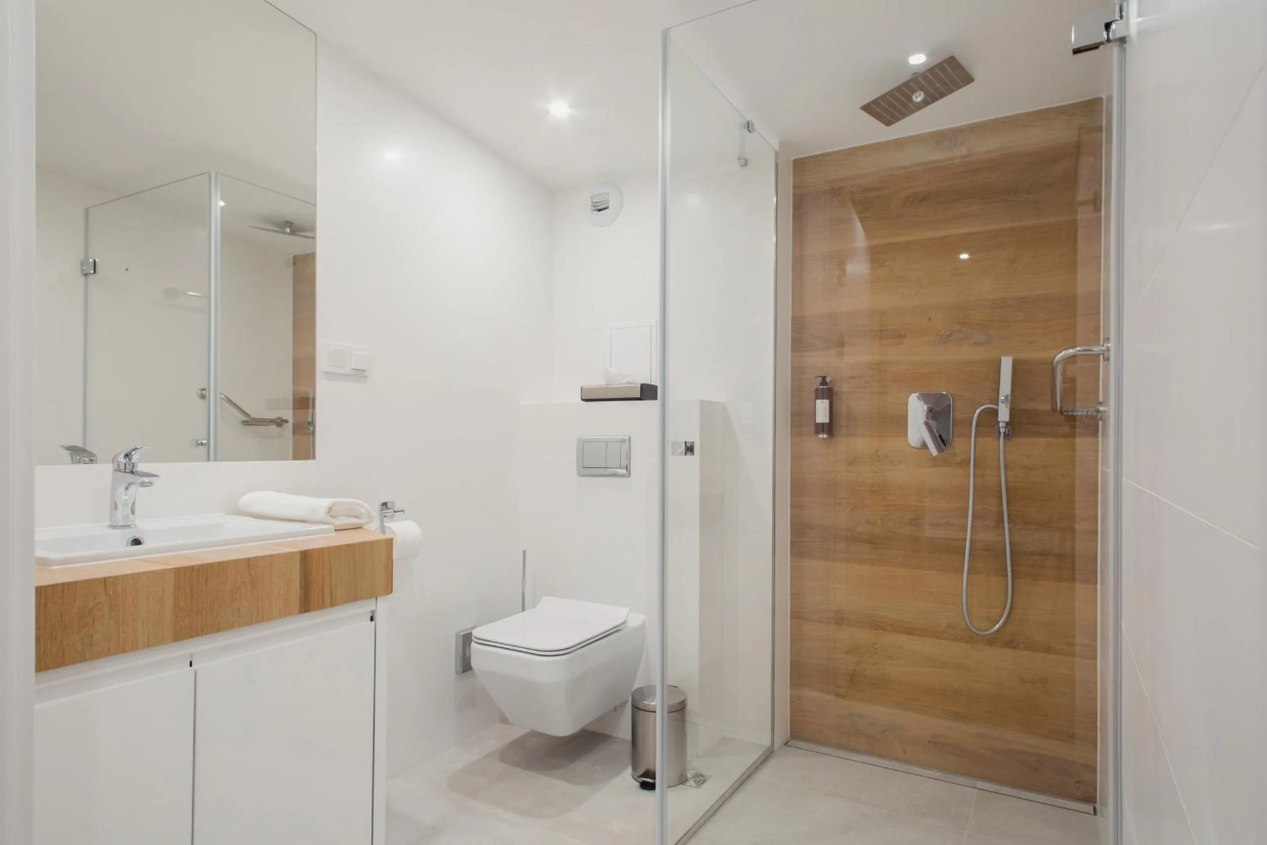 Shower in ShortStayPoland Apartamenty