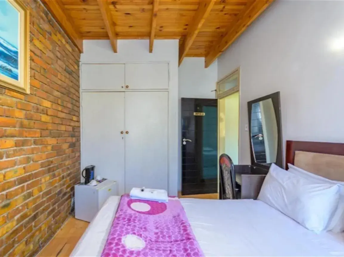 Economy Double Room in Royal Olympia Lodges & Safaris RSA Economy Double Room in Royal Olympia Lodges & Safaris RSA