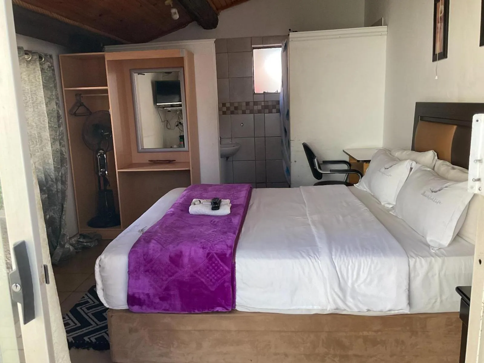 Photo of the whole room, Bed in Royal Olympia Lodges & Safaris RSA