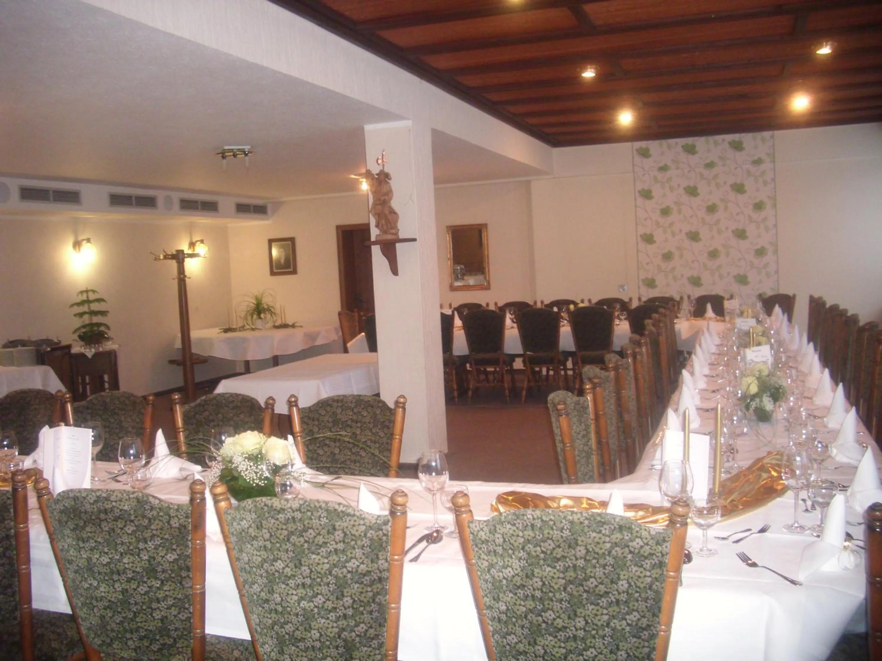 Restaurant/places to eat in Landhotel Pingel