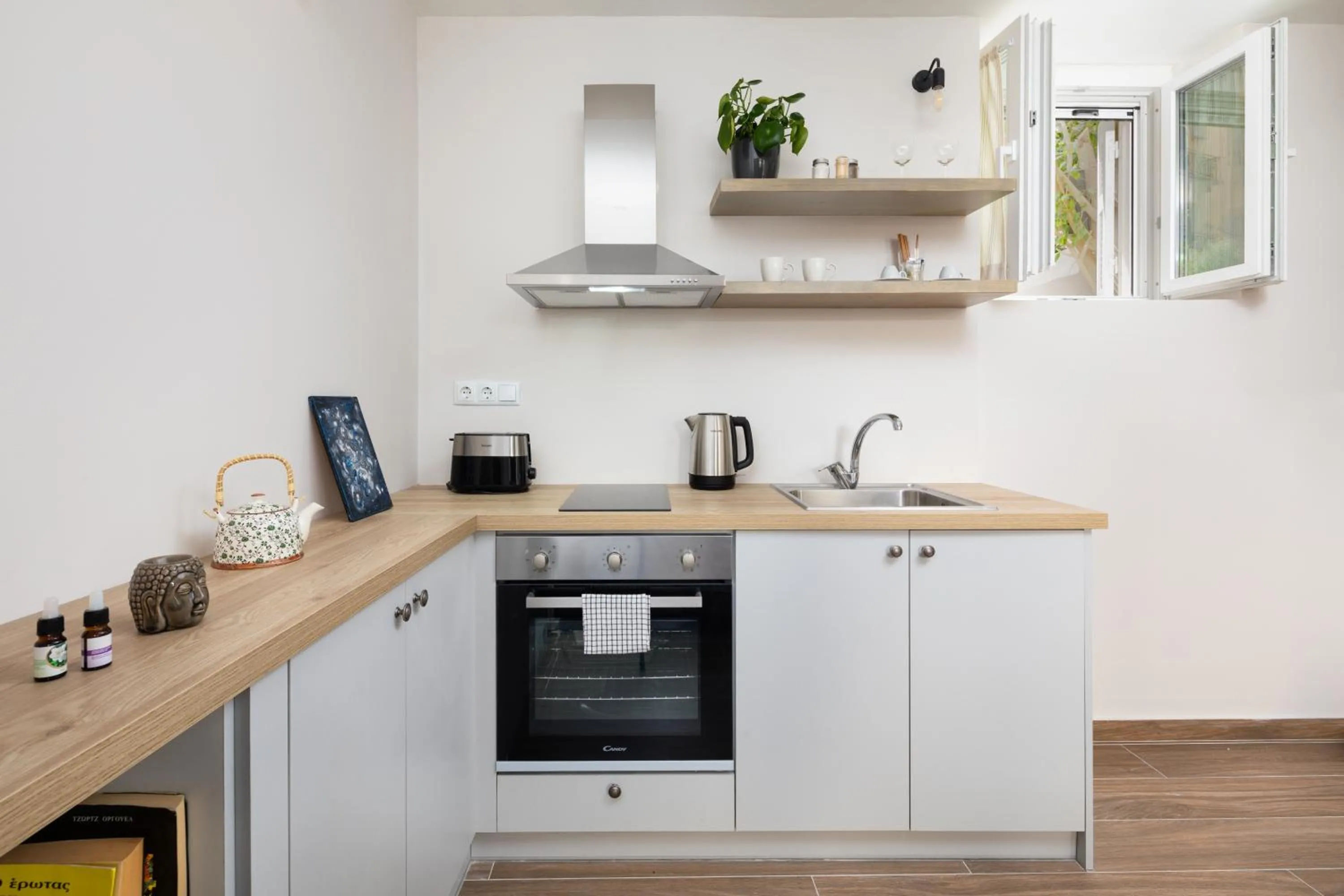 Kitchen or kitchenette in Kâmara Old Town Studios